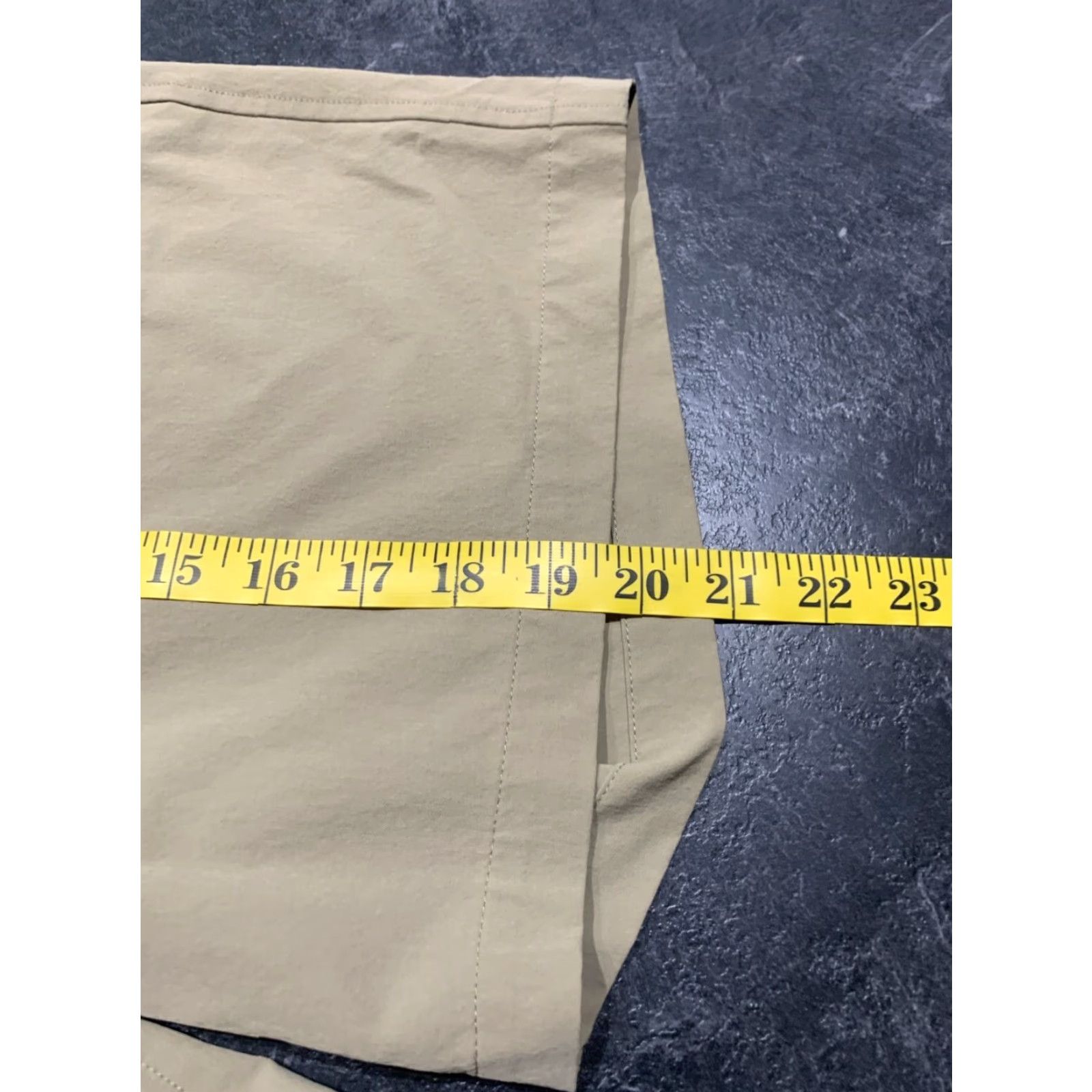 Under Armour Under Armour Men’s Golf Shorts Sz 32 Beige Nylon Blend Bermuda Casual Regular Mens Size US 32 / EU 48 - 6 Thumbnail