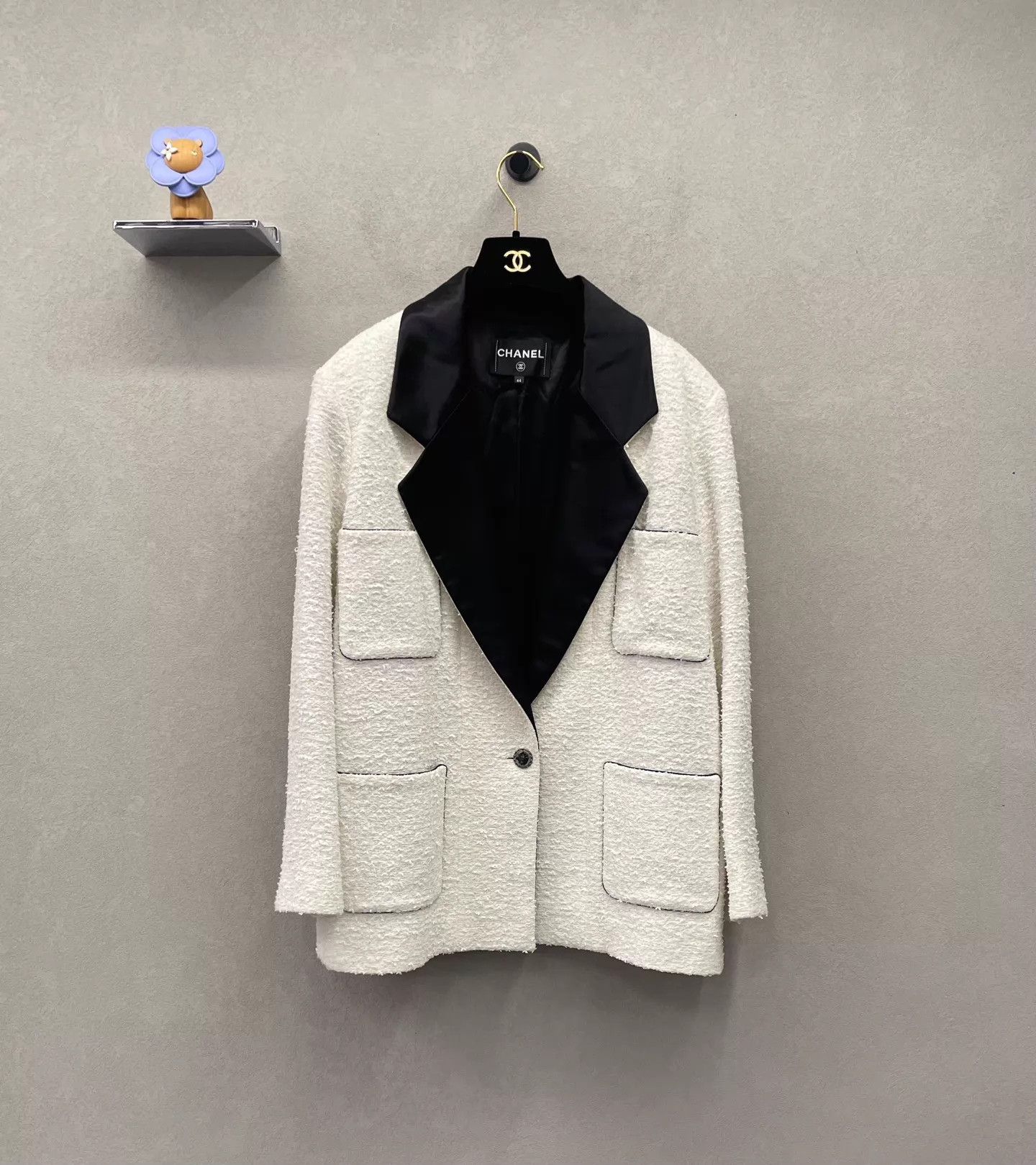 Chanel CHANEL White & Black Tweed Satin Peak Lapel Jacket Size L / US 10 / IT 46 - 1 Thumbnail