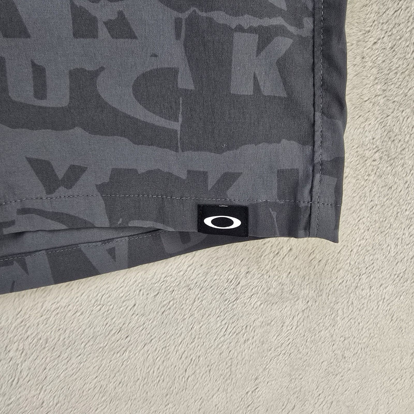 Oakley Oakley Golf Transition Ransom Short Mens 33 Gray Collage AOP Size US 33 - 2 Thumbnail