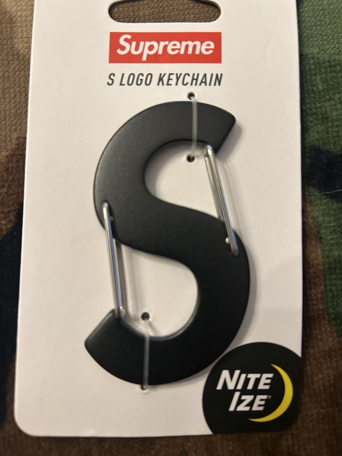 Risk☆】Supreme S Logo Keychain Supreme Nite Ize S Logo Keychain