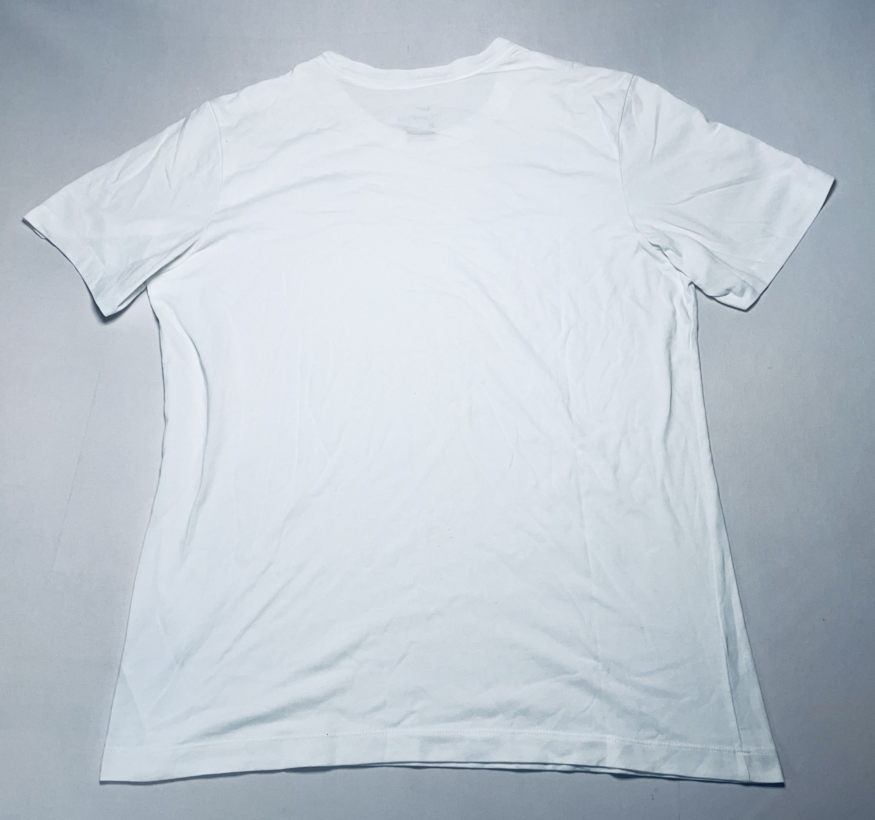 Nike 👕 24,90 € – Weißes Nike Dri-FIT T-Shirt Größe L Size US L / EU 52-54 / 3 - 4 Thumbnail