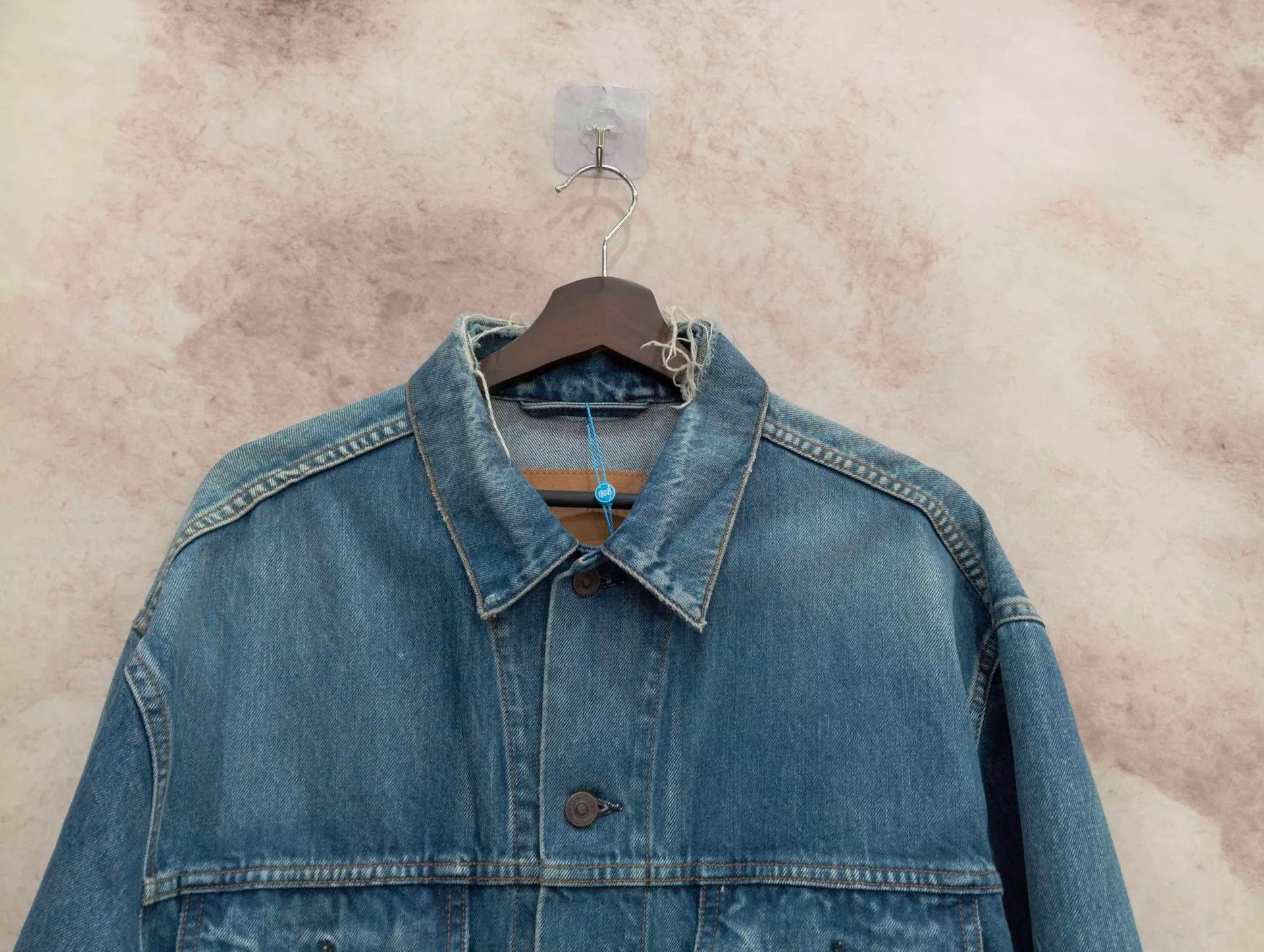 Balenciaga Balenciaga Back Logo Distressed Denim Jacket 34 Size XXS / US 00 / IT 34 - 3 Thumbnail