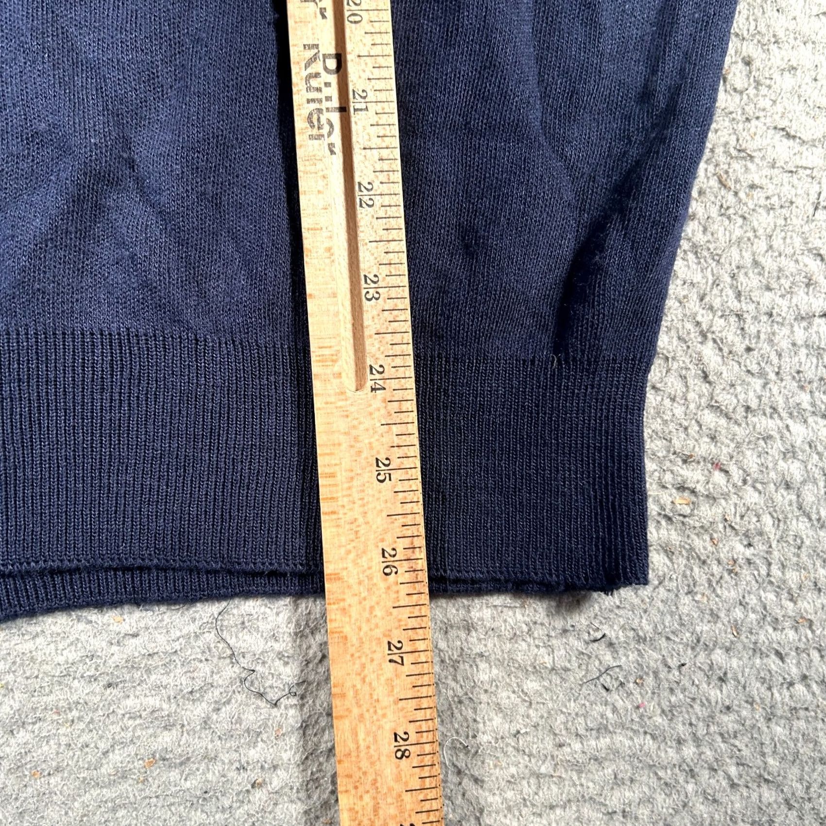 Izod VINTAGE Izod Sweater Men L V-Neck Pullover Blue Acrylic Embroidered Logo 90s Size US L / EU 52-54 / 3 - 6 Thumbnail