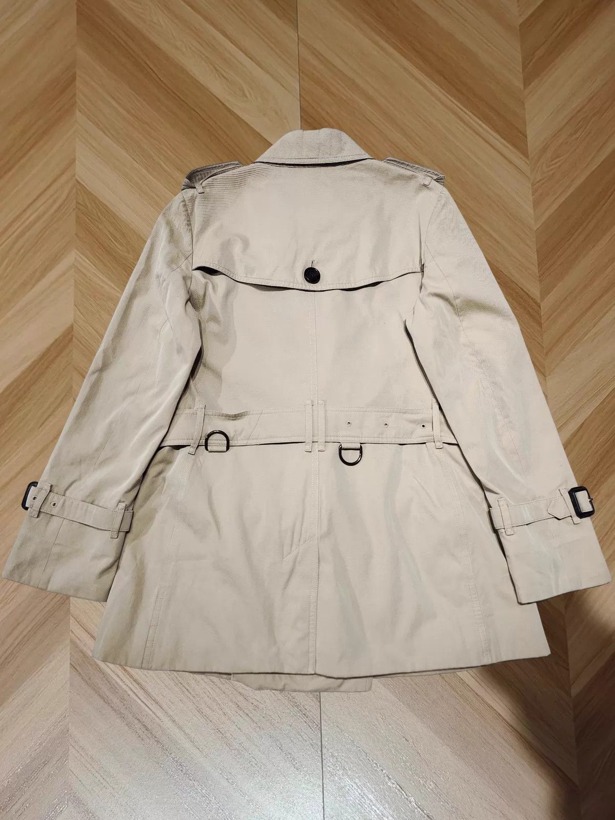 Burberry Burberry Belted Notch Lapel Solid Trench Coat S Size S / US 4 / IT 40 - 2 Thumbnail