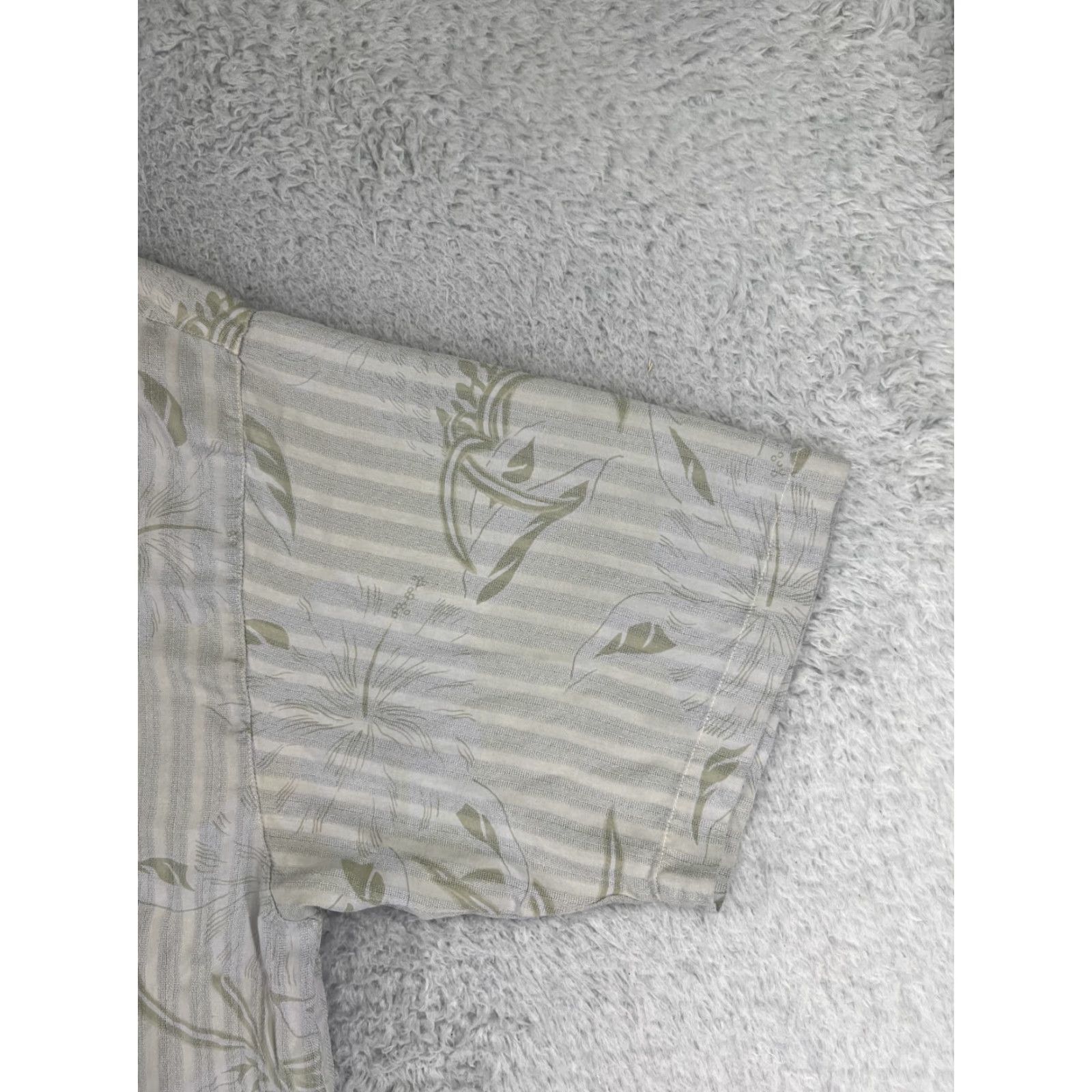 Tommy Bahama VINTAGE Tommy Bahama Shirt Men Extra Large Gray Floral Beach Resort Hawaiian Size US XL / EU 56 / 4 - 2 Thumbnail