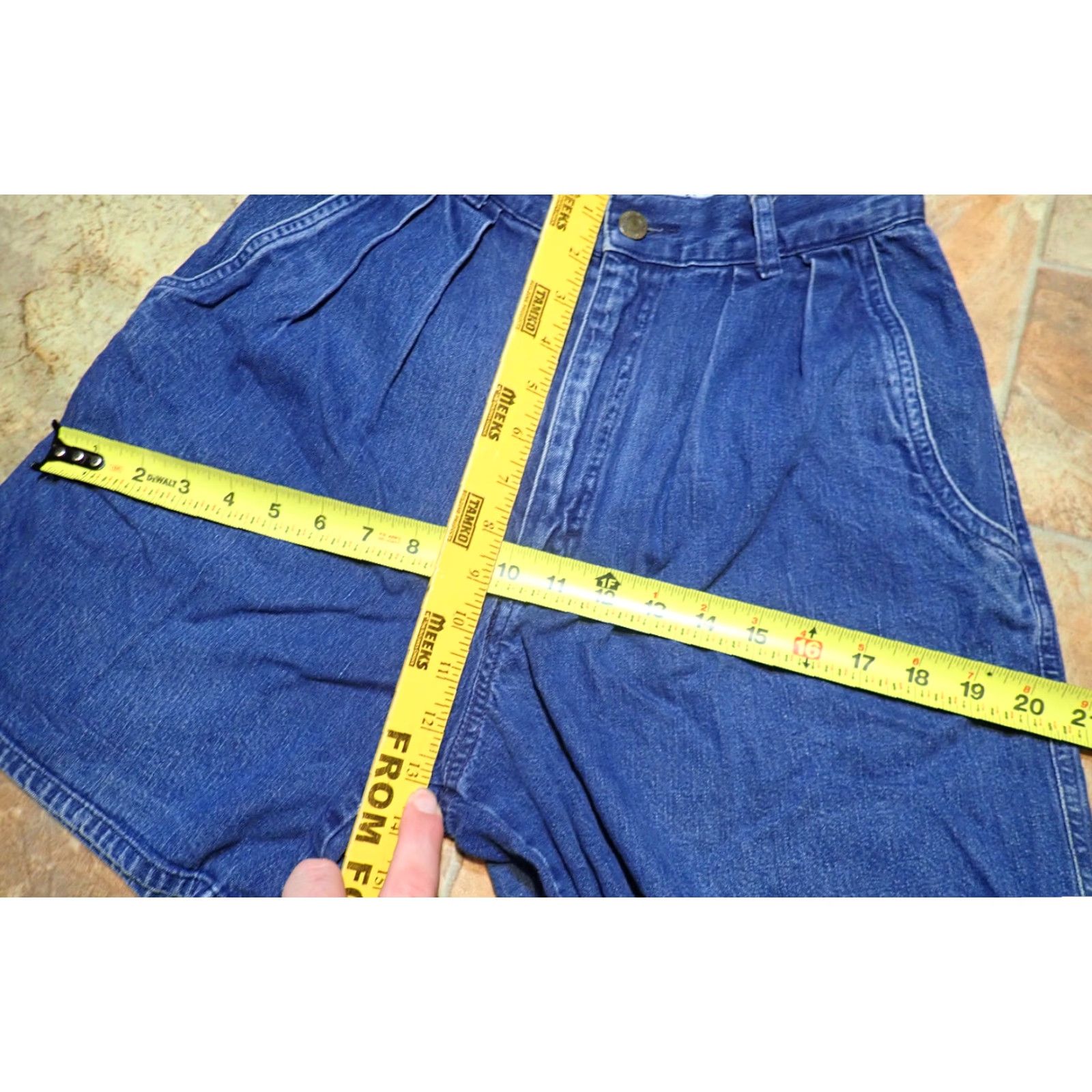 Calvin Klein VINTAGE Calvin Klein Denim Shorts Women’s 24" Waist 7 Blue High Rise 90s Rock USA 5-Pocket Mens? Size 28" / US 6 / IT 42 - 6 Thumbnail
