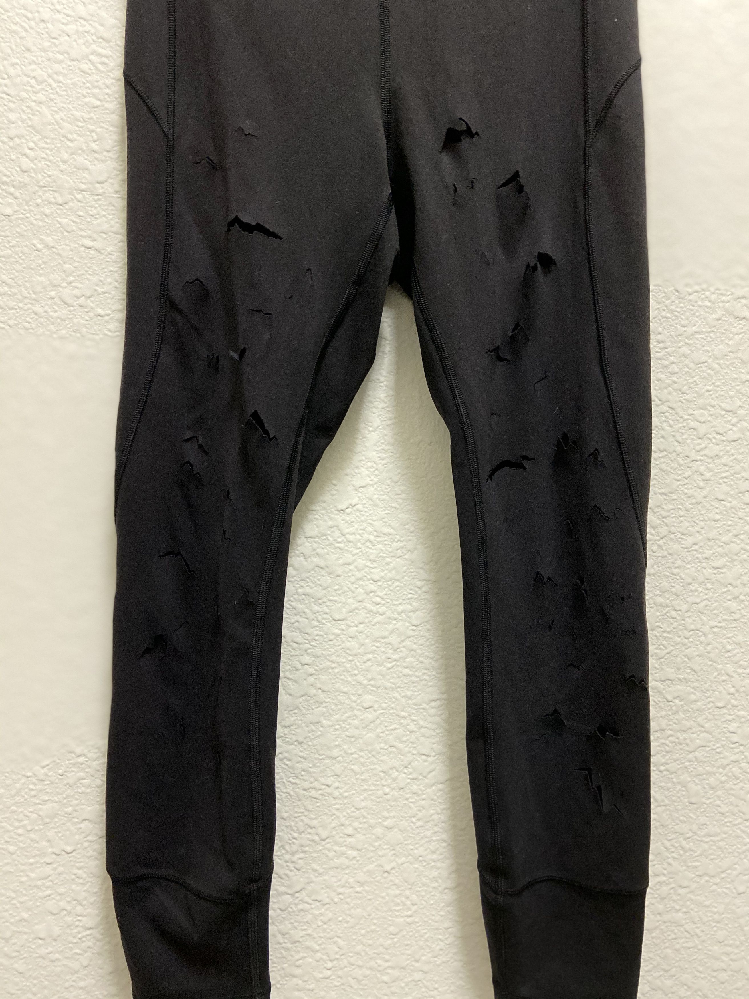 Lululemon Lululemon Black In Movements w/ Cut Outs On Front Size 30" / US 8 / IT 44 - 3 Thumbnail