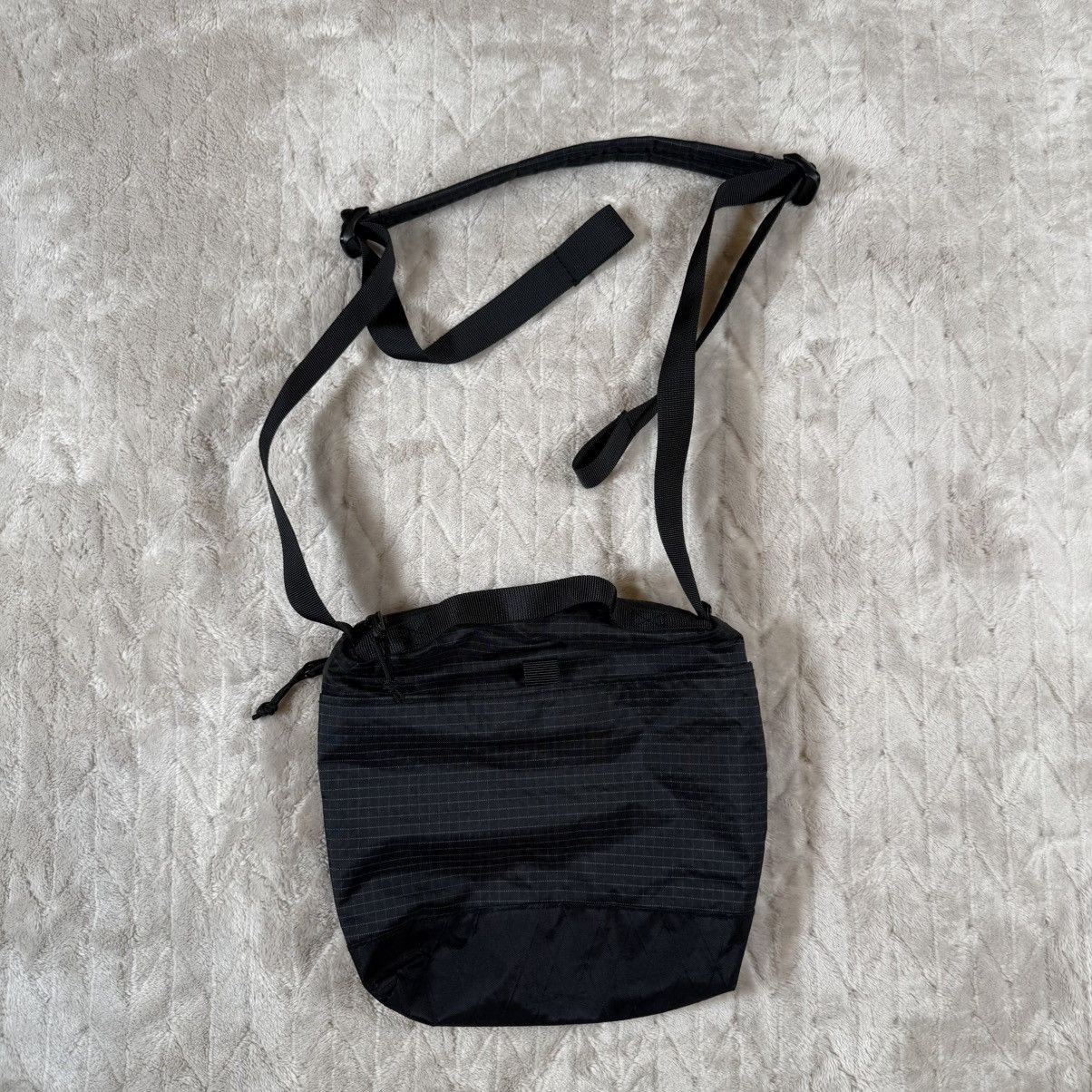 Supreme Supreme Logo Shoulder Bag Black (FW23) US 4L Water Resistant Size ONE SIZE - 2 Thumbnail
