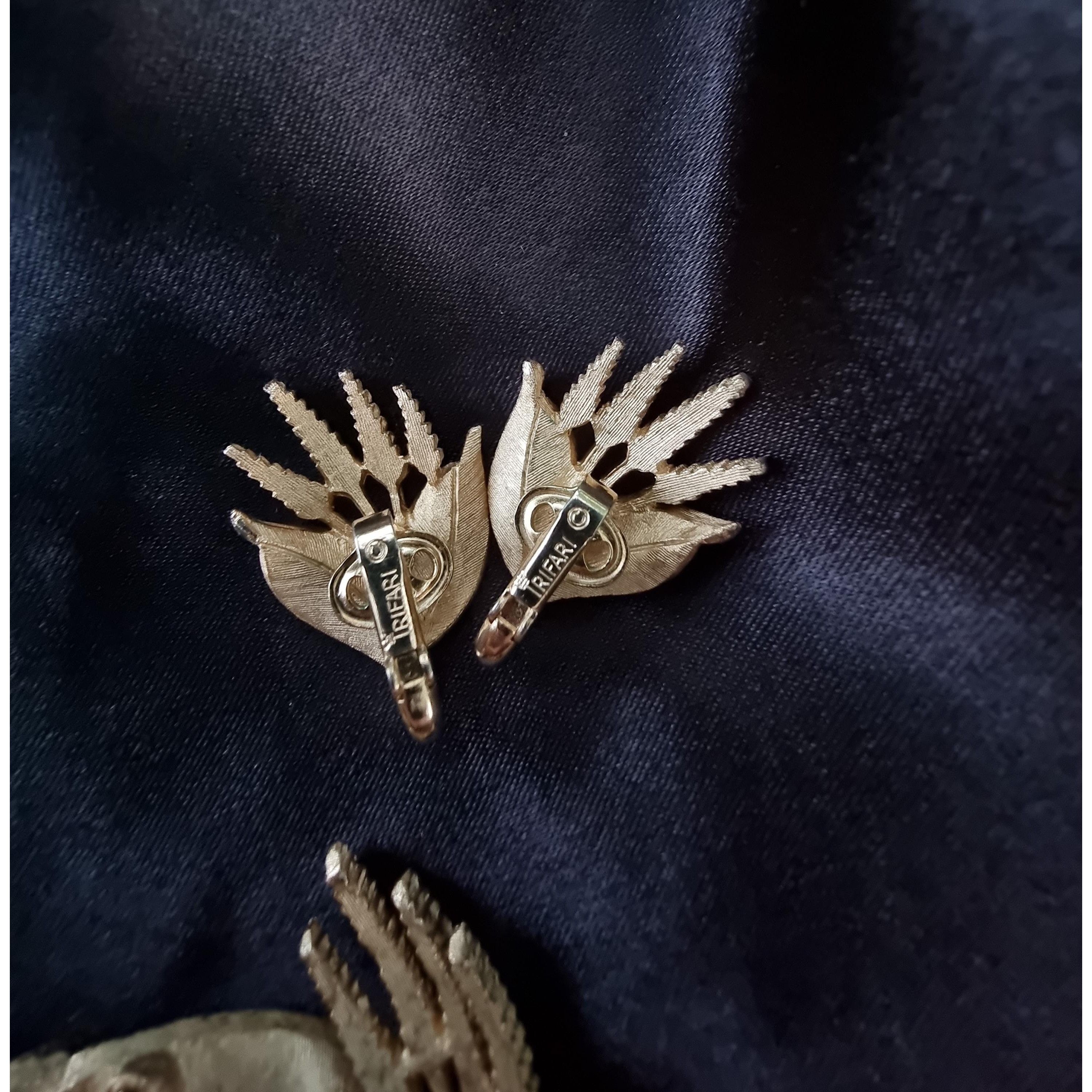 Other Rare Find Vintage Crown TRIFARI 1950s Signed Wheat and Leaf Size ONE SIZE - 8 Thumbnail