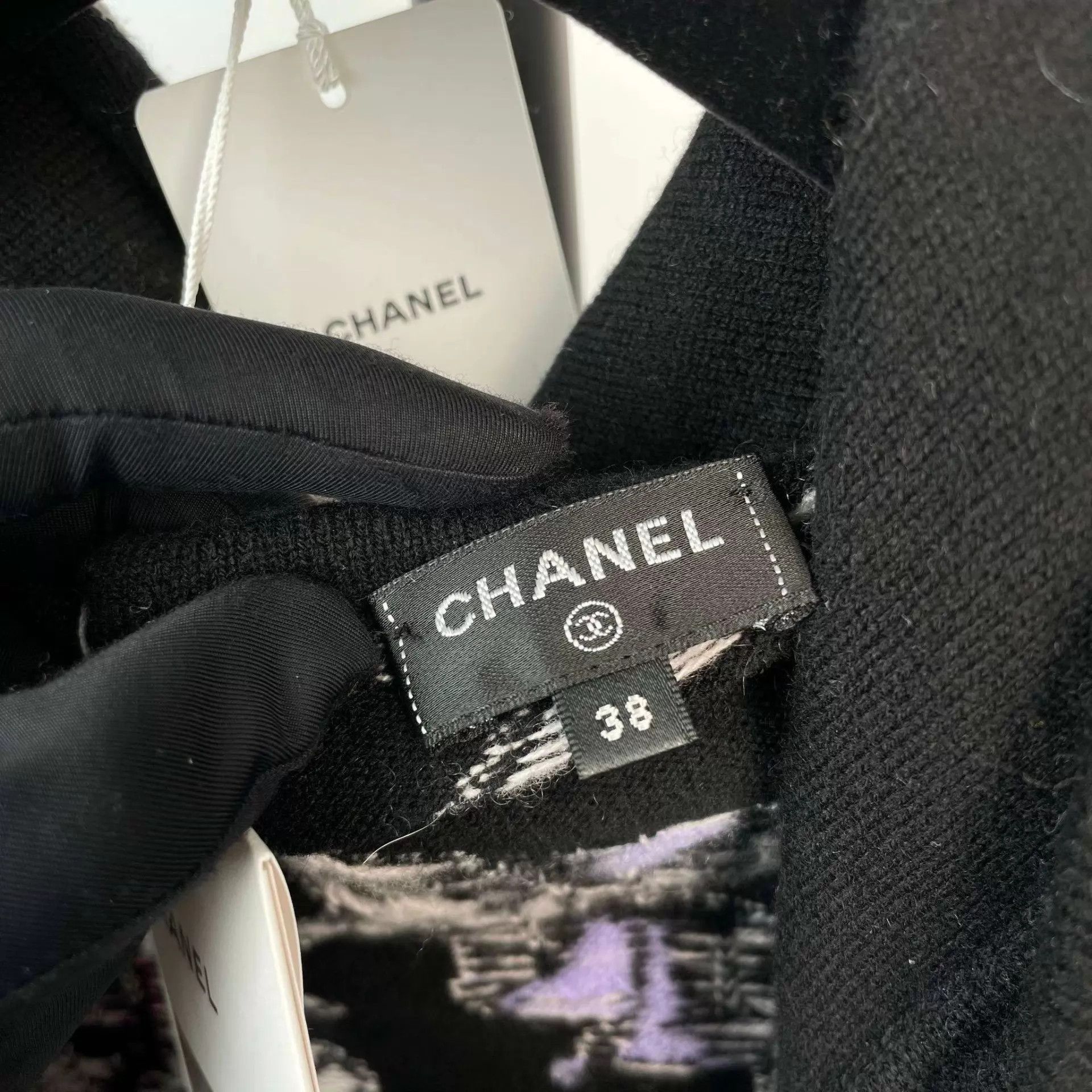 Chanel Chanel 22P Black Knit Cardi Printed Lion Head Buckle 38 Size S / US 4 / IT 40 - 4 Thumbnail