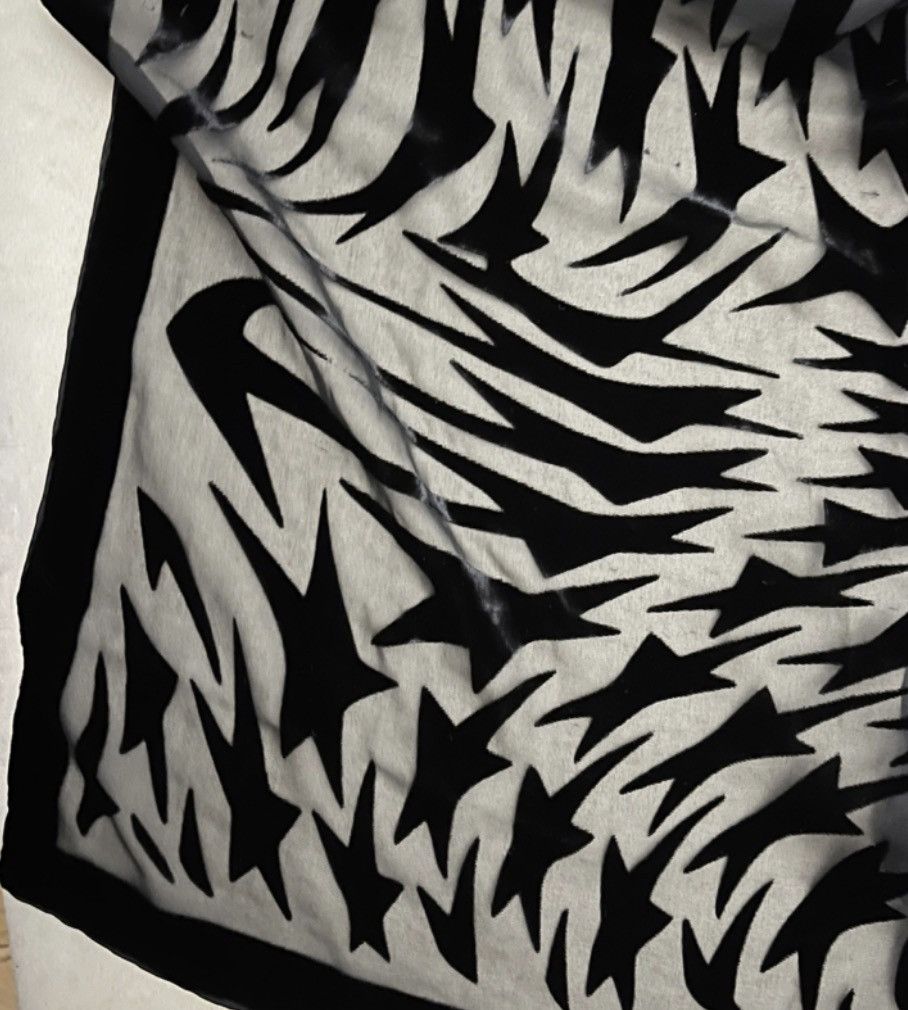 H&M × Mugler × Thierry Mugler Pure silk scarf Mugler Stars B&W Size ONE SIZE - 6 Thumbnail