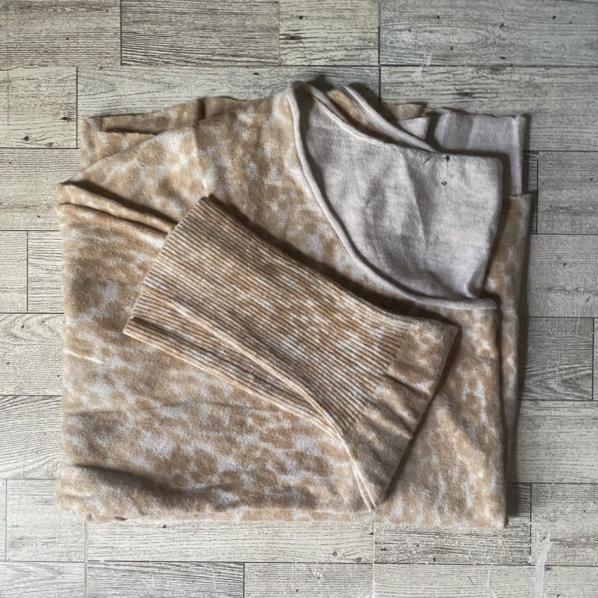 Vintage Vintage, Tan, Leopard Print, Raw Hem Oversized, Knit Sweater Size ONE SIZE - 11 Thumbnail