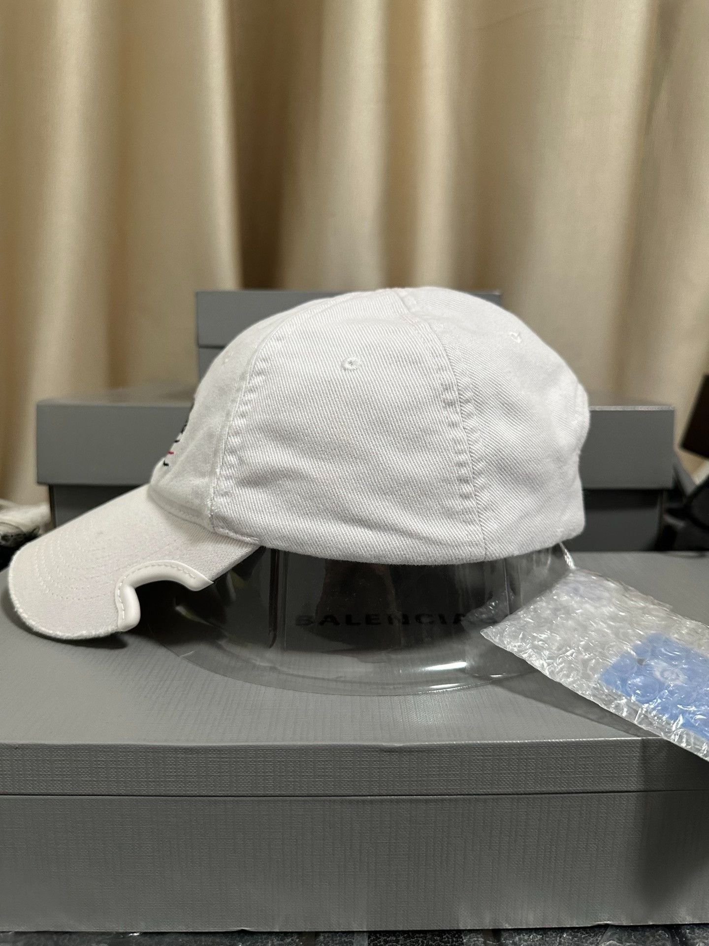 Balenciaga Balenciaga Distressed Coke Logo White Baseball Cap Size ONE SIZE - 4 Thumbnail