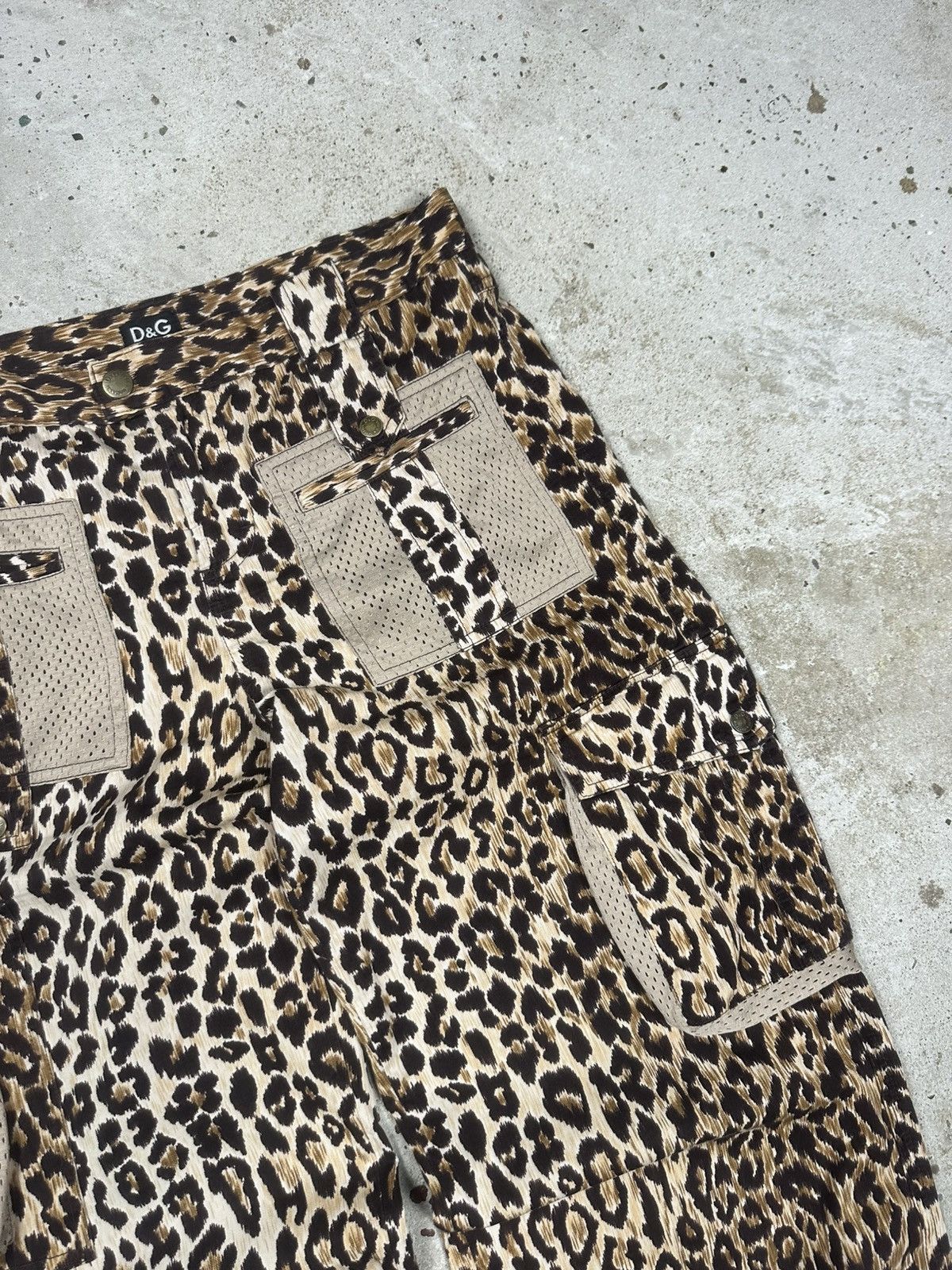 Dolce & Gabbana 2000s Dolce & Gabbana Leopard Print Baggy Cargo Pants Size 32" / US 10 / IT 46 - 9 Thumbnail