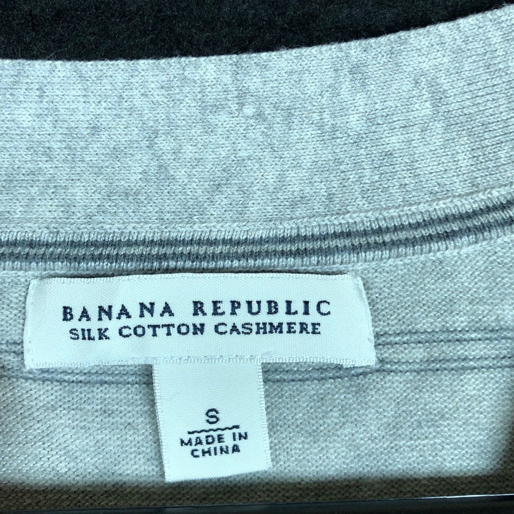 Banana Republic Banana Republic Womens Sweater Gray Pullover V-Neck Silk Cashmere Stretch Small Size S / US 4 / IT 40 - 6 Thumbnail