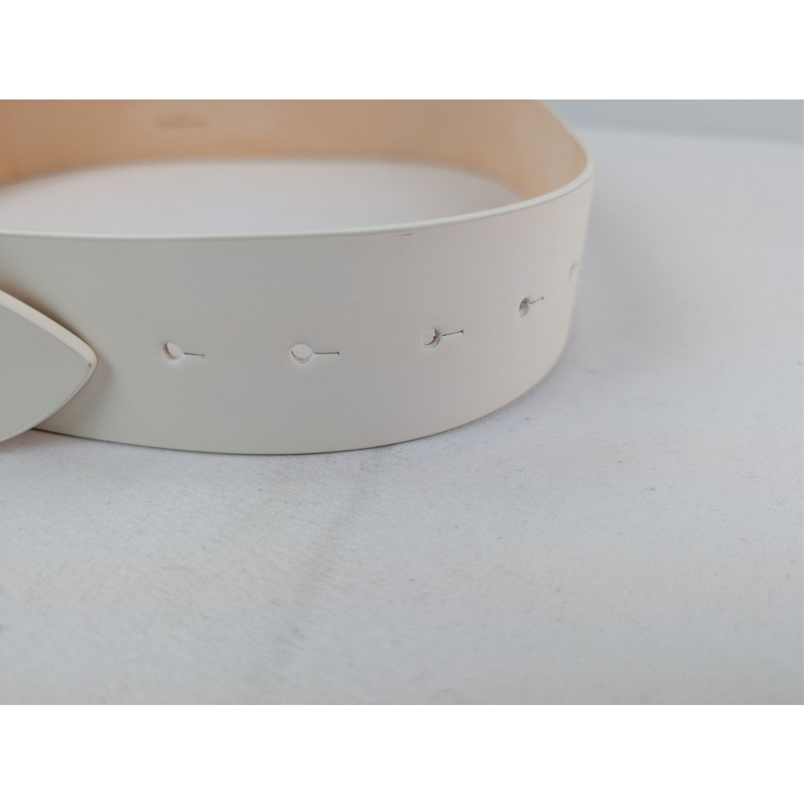 Maison Margiela o1rshd1 Size: 90 / Four Stitches Leather Belt in White Size 36 - 3 Thumbnail