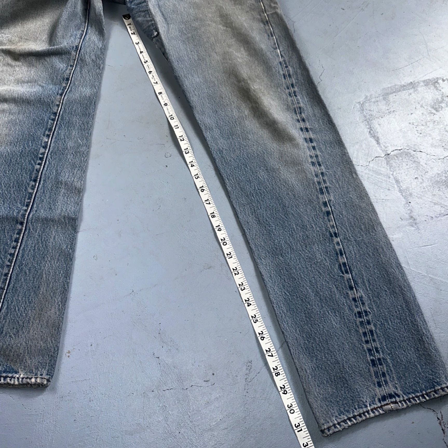 Levi's VINTAGE Levi's 501 XX Jeans 80s USA Selvedge Med Wash 32x36 501 Series Straight Mens Denim Blue Cotton Button Closure Distressed Size US 32 / EU 48 - 5 Thumbnail