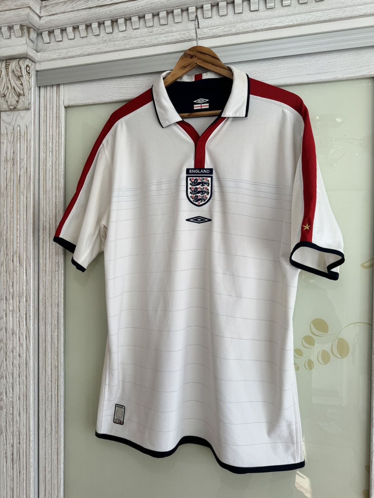 Umbro × Vintage Vintage England 2004-2005 Home Soccer Jersey Football Kit Size US L / EU 52-54 / 3 - 4 Thumbnail