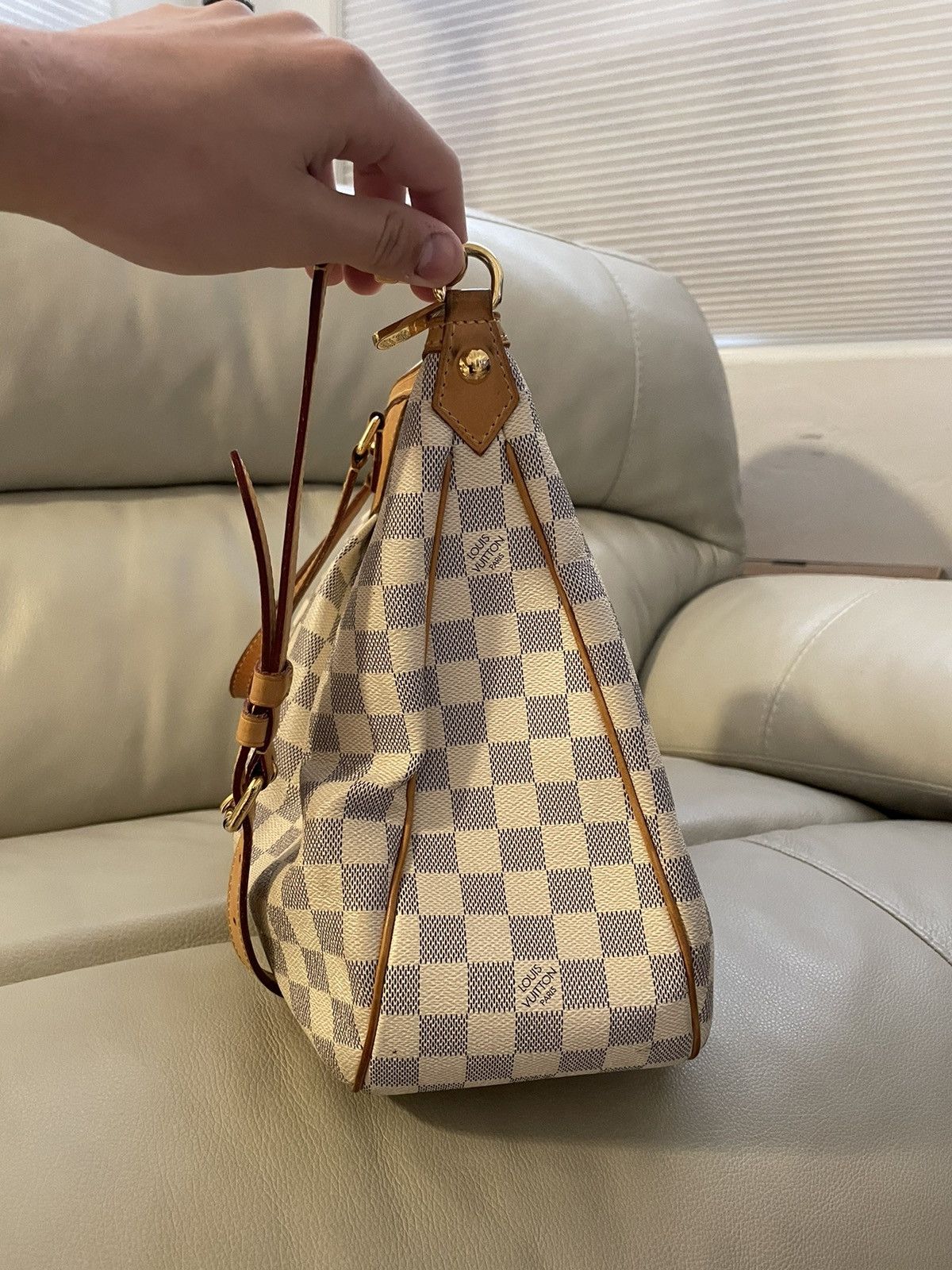 Louis Vuitton Louis Vuitton Damier Azur Siracusa Crossbody Bag Cream Size ONE SIZE - 4 Thumbnail
