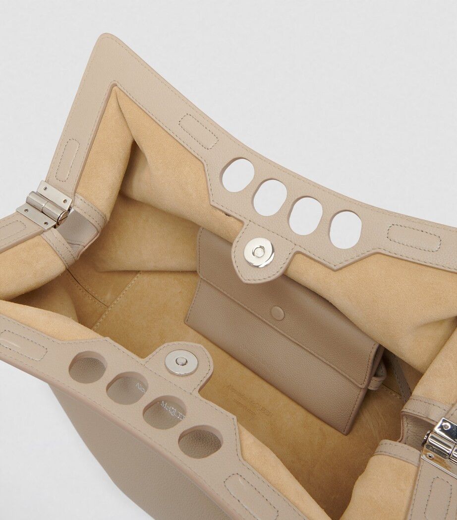 Alexander McQueen o1w1db10925 Size: OS/The Peak Bag in Beige Size ONE SIZE - 6 Thumbnail