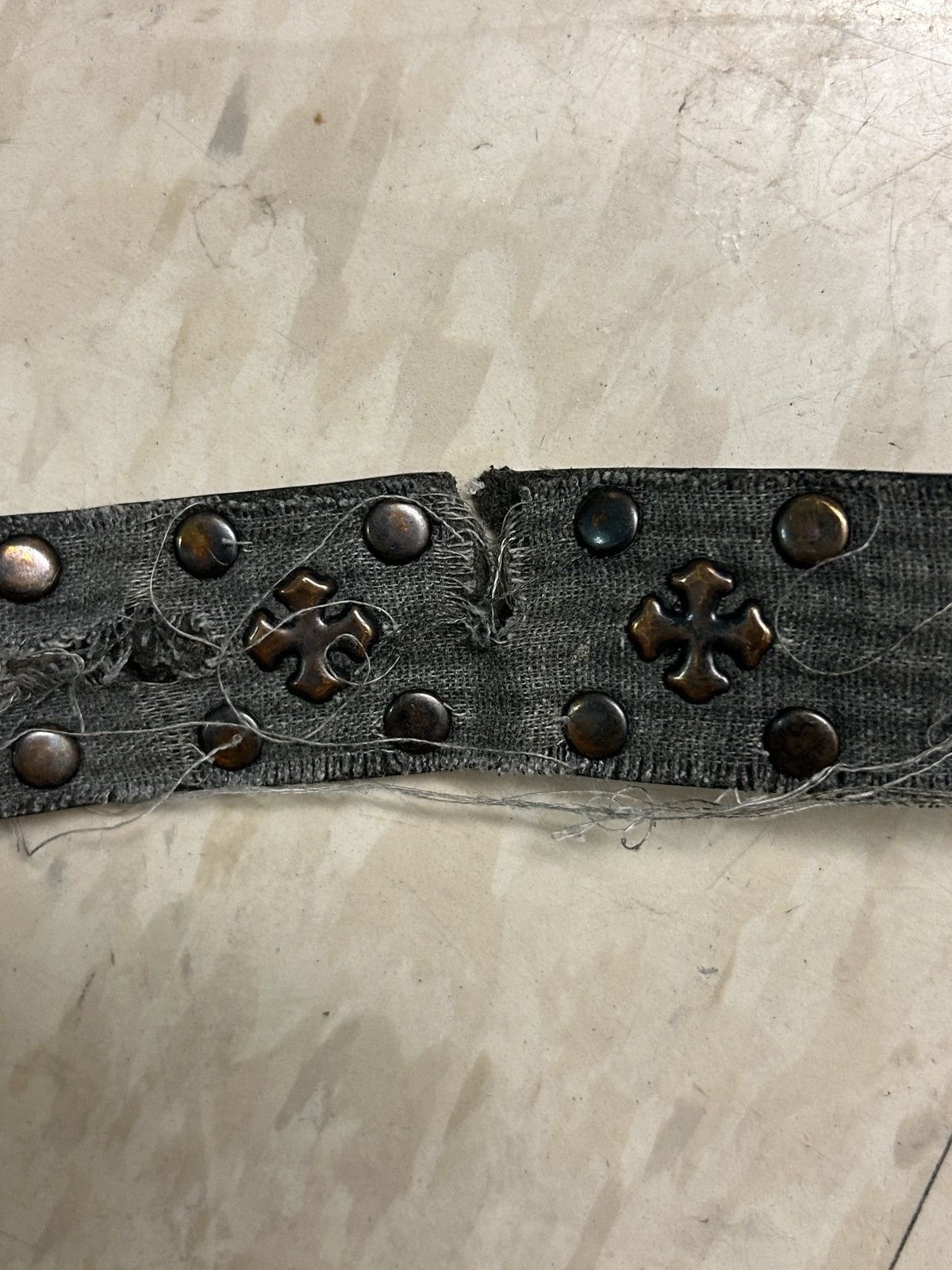 Japanese Brand GREY ARCHIVAL STYLE DISTRESSED BELT GOLD FLOWER BUCKLE BELT Size 36 - 2 Thumbnail