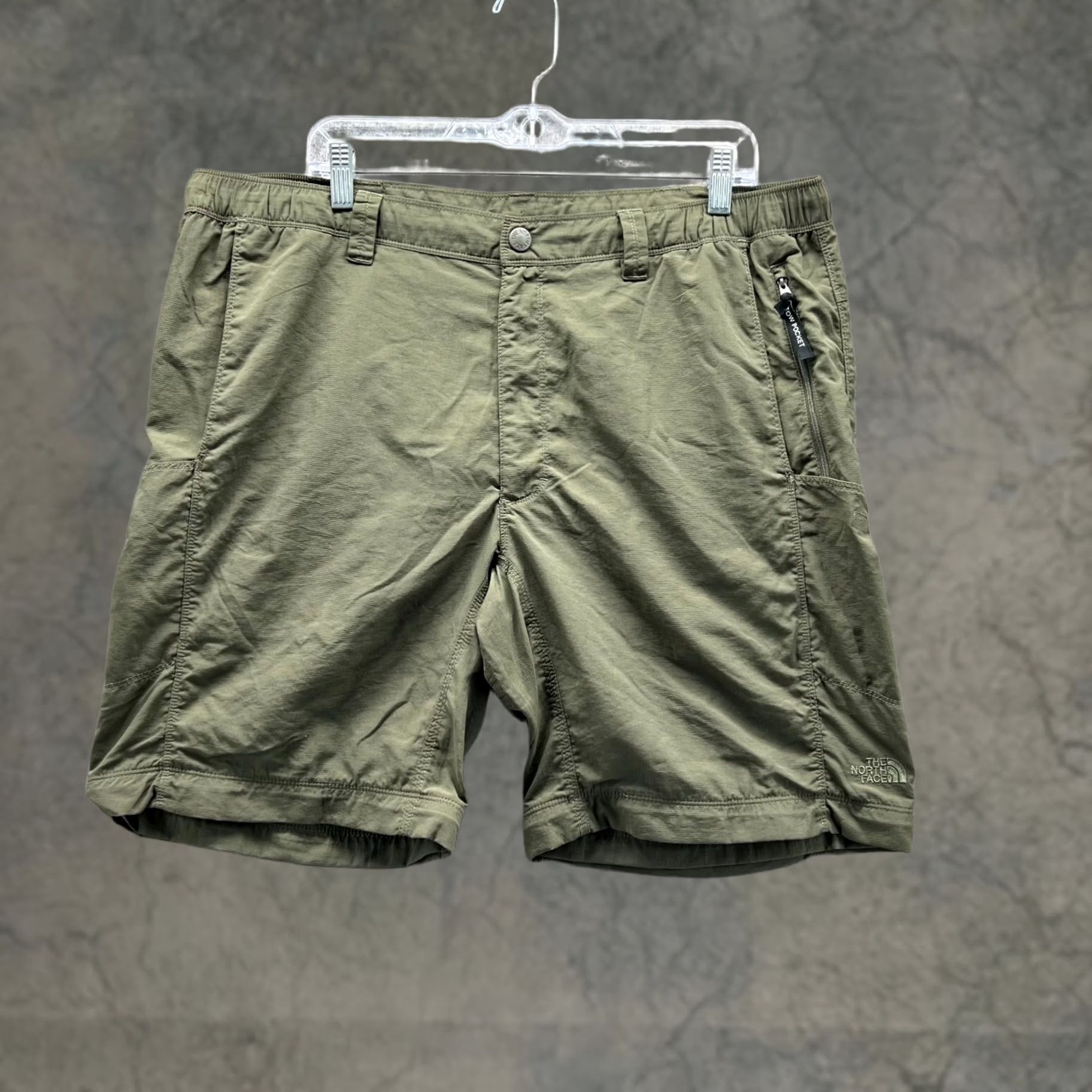 The North Face The North Face Shorts Men 38 Green Nylon Hiking Casual Short Sl as h Pocket 8in Flat Front Regular Mid Rise Vintage No N/A Size US 38 / EU 54 - 1 Thumbnail