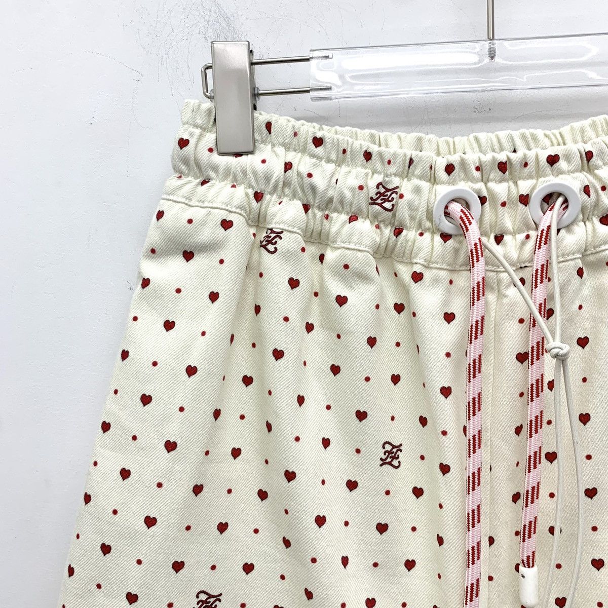 Fendi Fendi Beige All-over Heart Print Cotton Casual Shorts K26WX Size 26" / US 2 / IT 38 - 3 Thumbnail