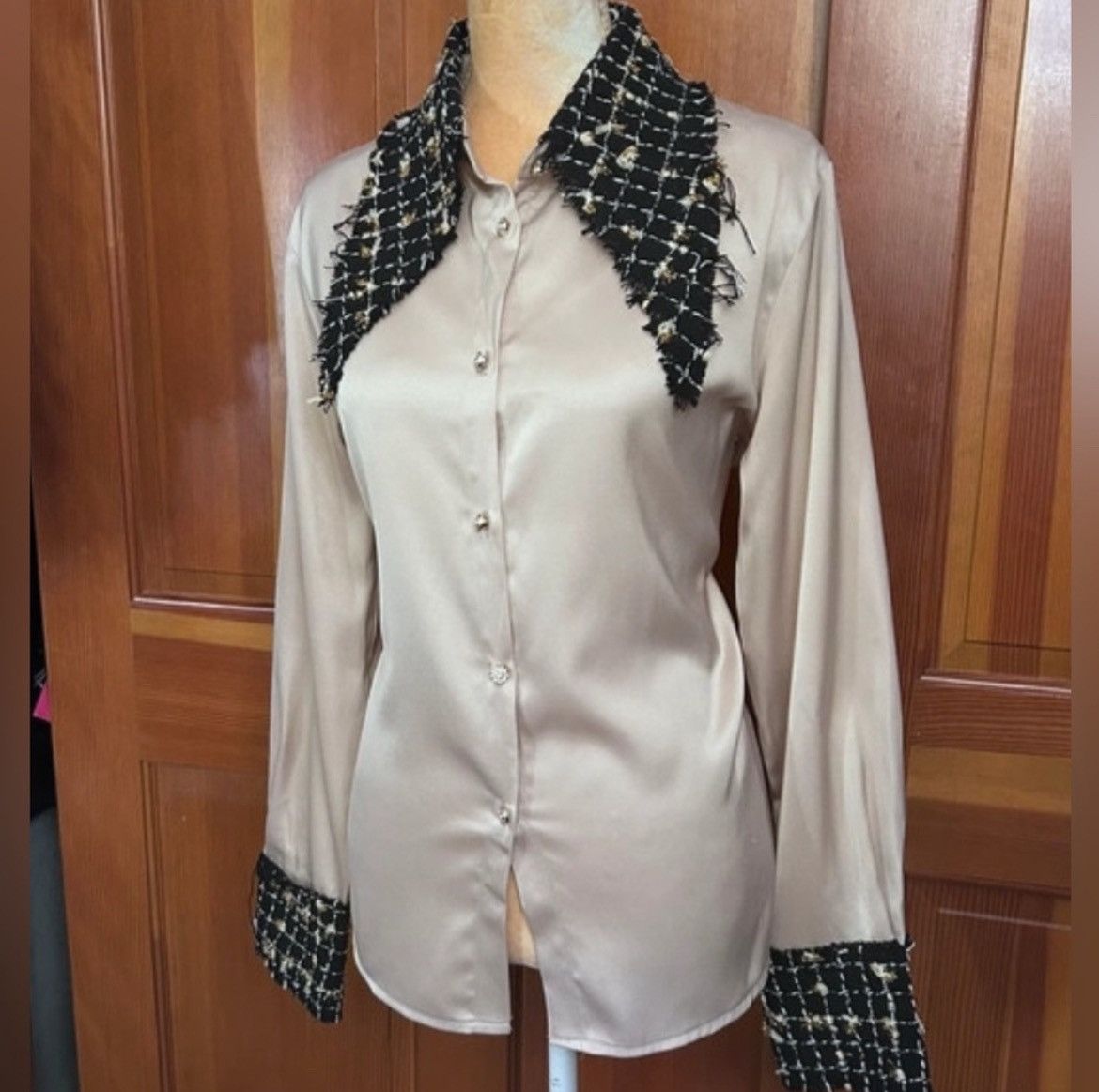Designer × Other NWT, Lavishly Paris Women’s Elegant Tweed Detail Blouse Size M / US 6-8 / IT 42-44 - 5 Thumbnail