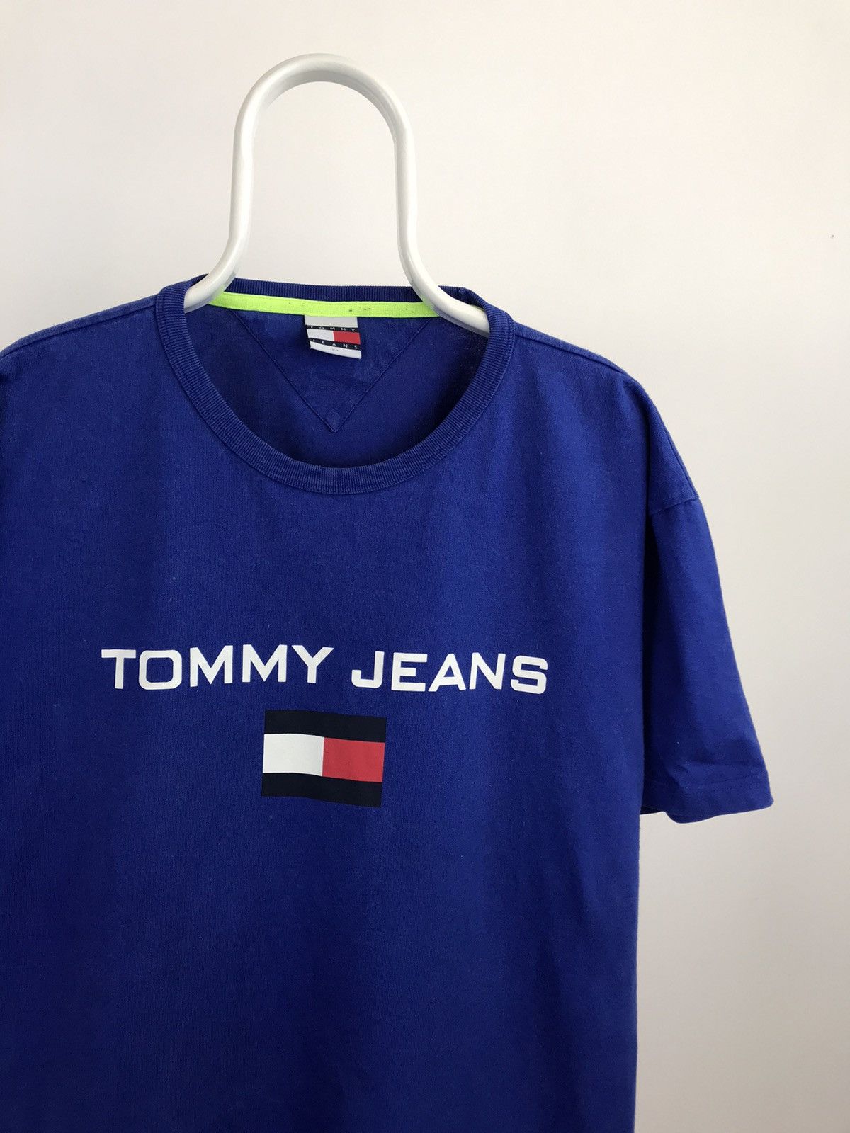 Tommy Hilfiger Vintage Tommy Hilfiger Jeans Big Logo tee Size US XL / EU 56 / 4 - 2 Thumbnail