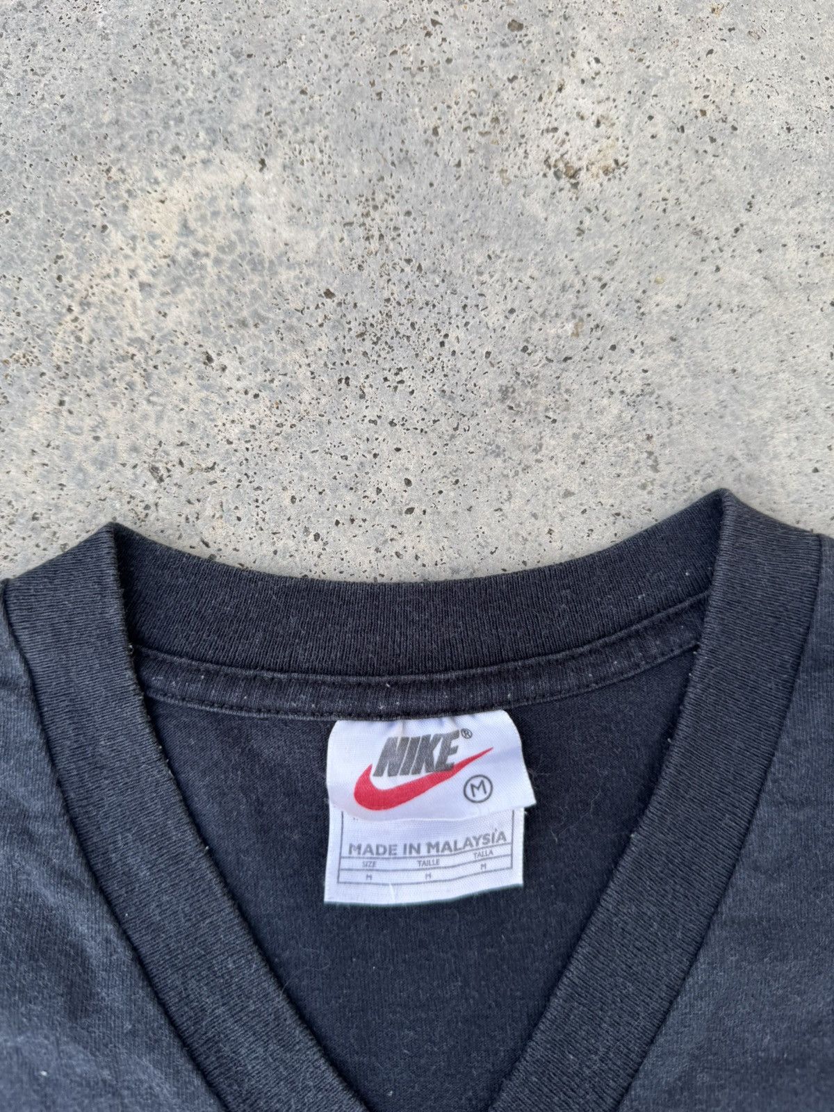 Nike Vintage Nike Center Big Swoosh Sunfaded Tshirt Size US M / EU 48-50 / 2 - 5 Thumbnail