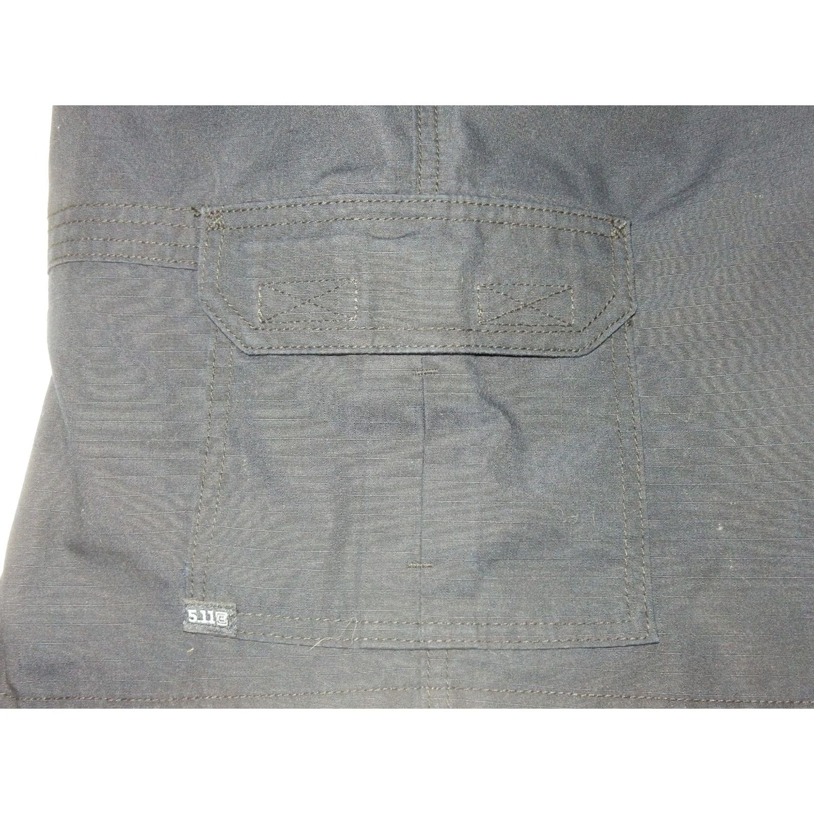 Vintage 5.11 Tactical Cargo Shorts Men 38 Black Size 38 Cargo Men Shorts Adult Regular Waist 37 Inseam 9 Inseam Mint Condition Size US 38 / EU 54 - 2 Thumbnail