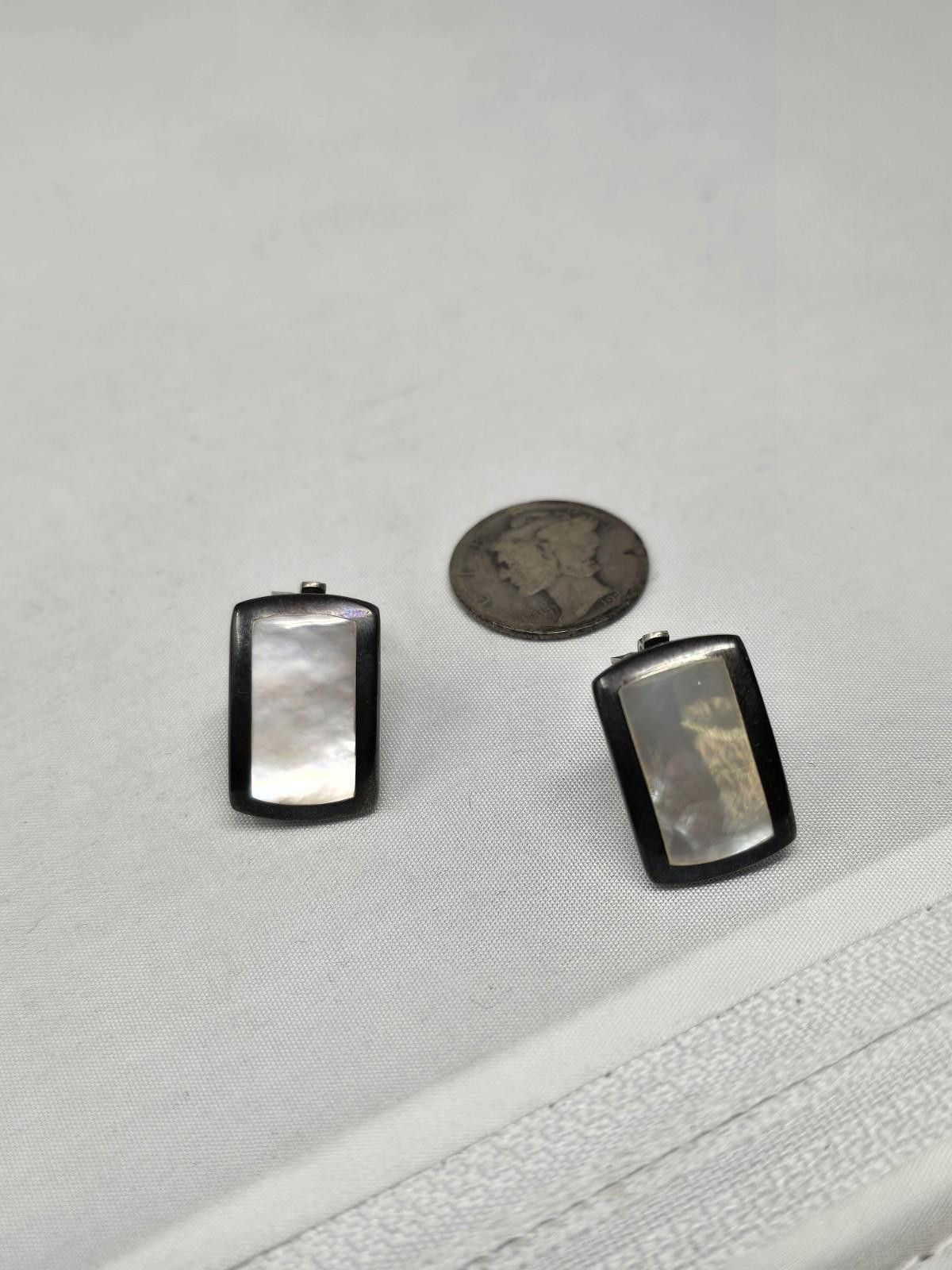 The Unbranded Brand Sterling Silver Mother of Pearl Huggie Earrings Size ONE SIZE - 6 Thumbnail