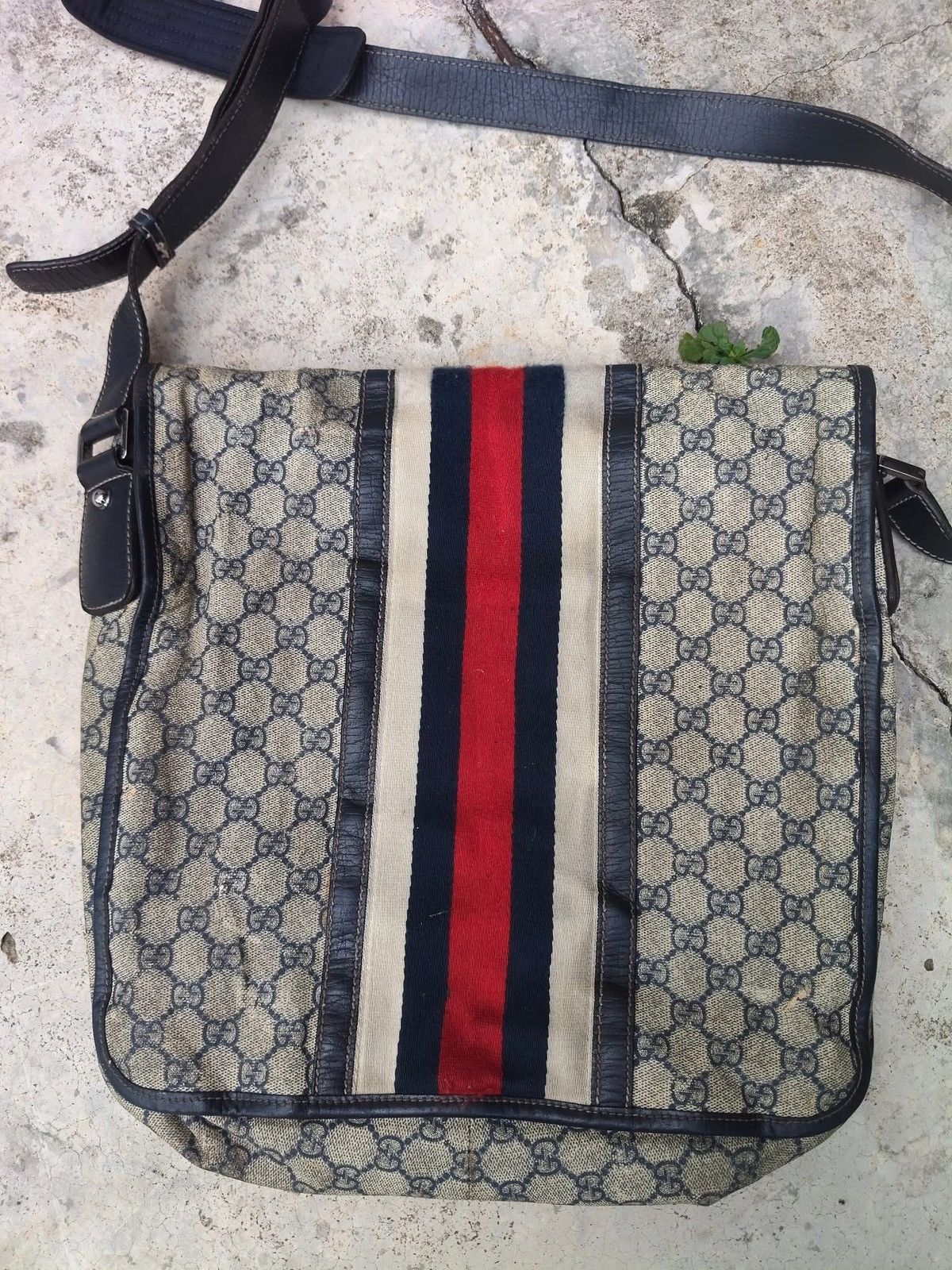 Gucci Authentic GUCCI Large Flap Messenger Bag Beige Navy Blue Size ONE SIZE - 2 Thumbnail