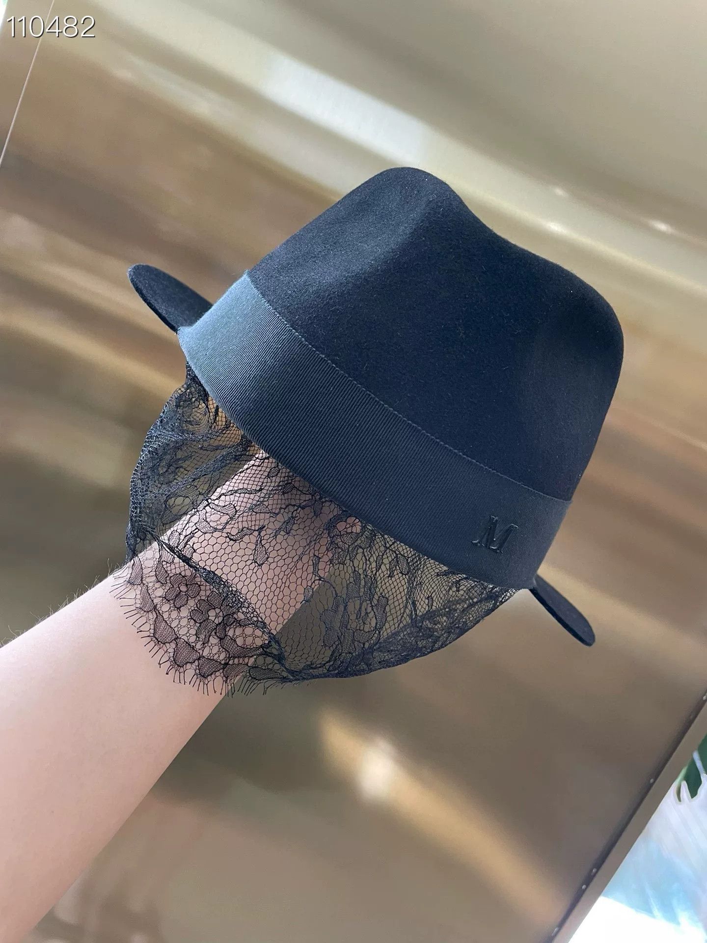 Other Nearly New M Hat Size ONE SIZE - 1 Thumbnail