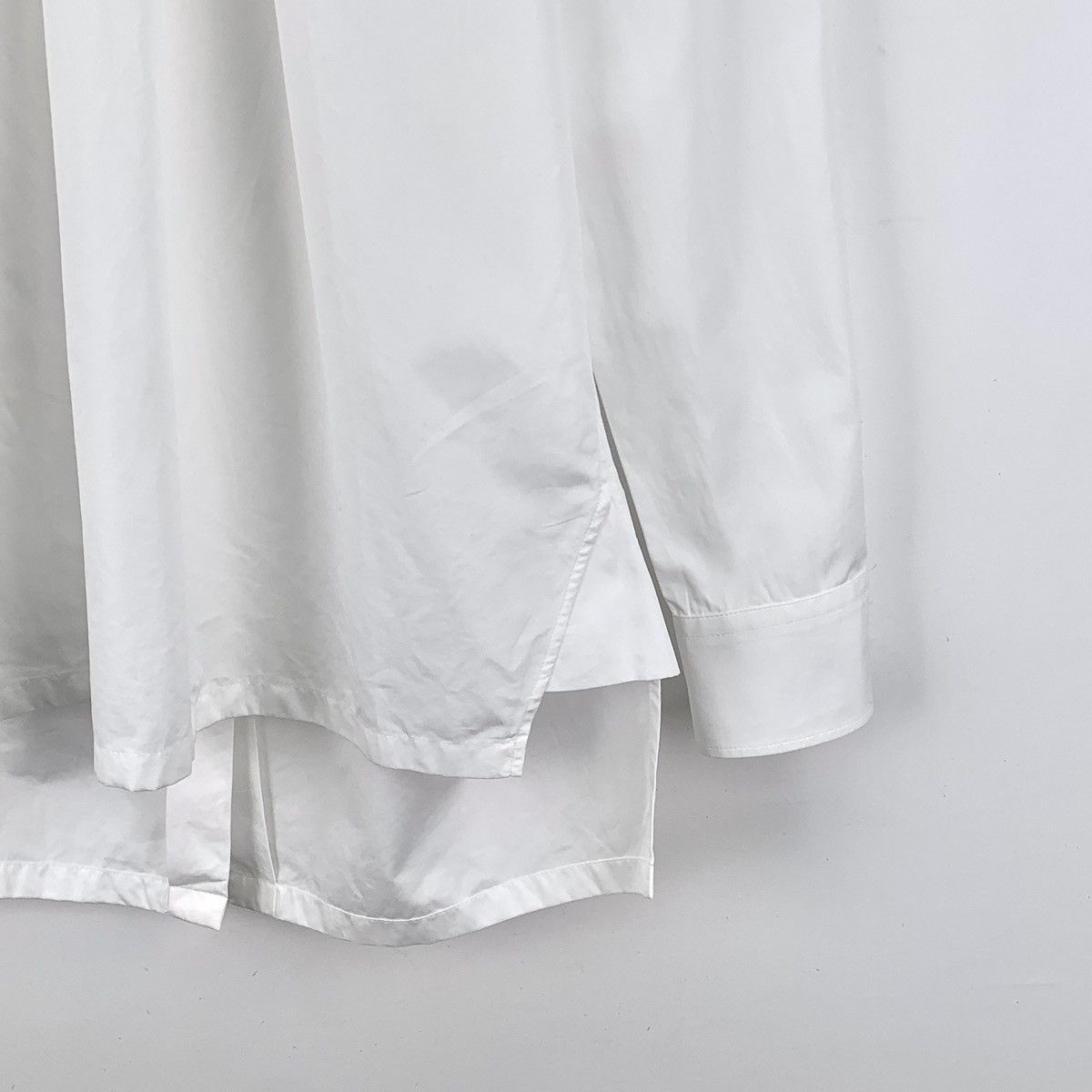 Prada Prada, White Turtleneck Pleated Long Sleeve Shirt K26WX Size M / US 6-8 / IT 42-44 - 4 Thumbnail