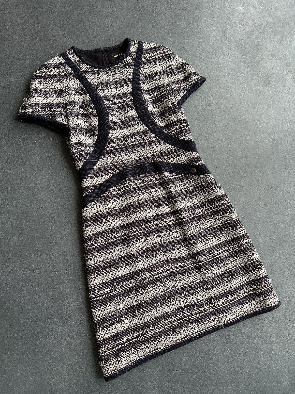 Chanel CHANEL Midi Tweed Silk Graphic Panels Dress White Blue Size M / US 6-8 / IT 42-44 - 6 Thumbnail