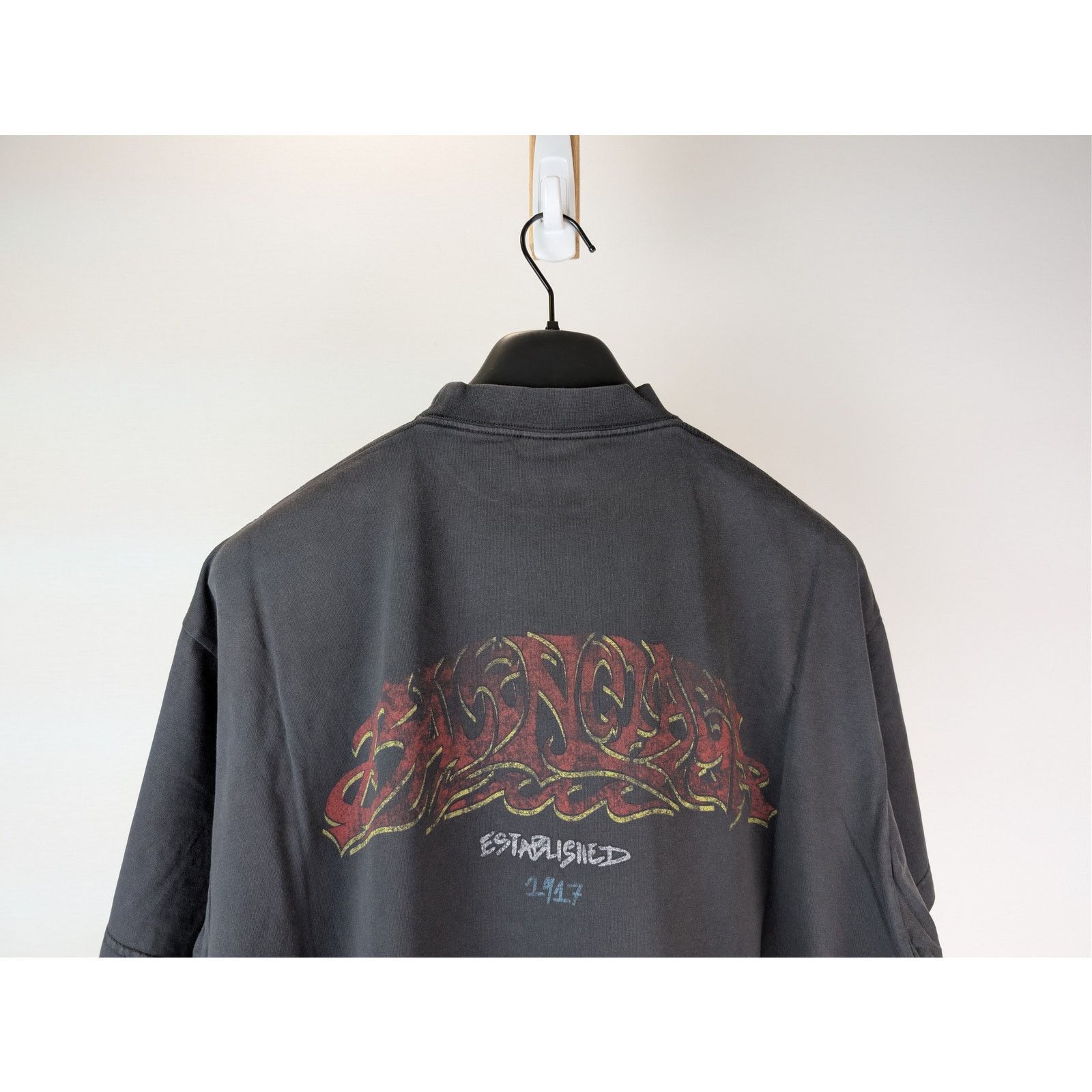 Balenciaga o1rshd1 Offshore Oversized Vintage Jersey T-Shirt in Black Size US M / EU 48-50 / 2 - 11 Thumbnail