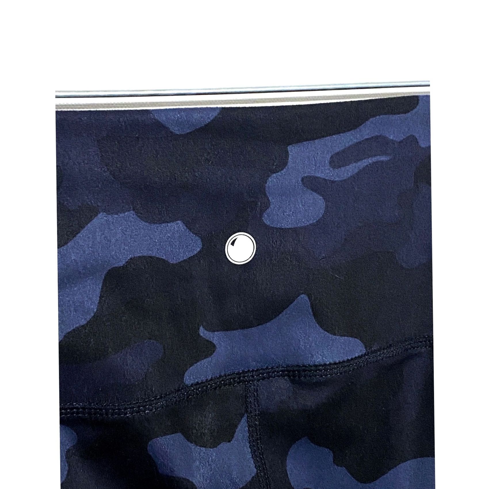 Vintage Yogalicious Lux Side Pocket 7/8 Ankle Leggings XS Camouflage Athleisure Yoga Gym Women XS Blue Camouflage 7/8 Inseam 24in Size 26" / US 2 / IT 38 - 4 Thumbnail