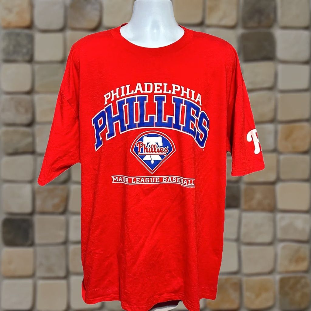 Lee VINTAGE Lee Sports Phillies Shirt Men 2XL Red Short Sleeve Philadelphia Phillies Logo Graphic Print T-Shirt Size US XXL / EU 58 / 5 - 1 Thumbnail