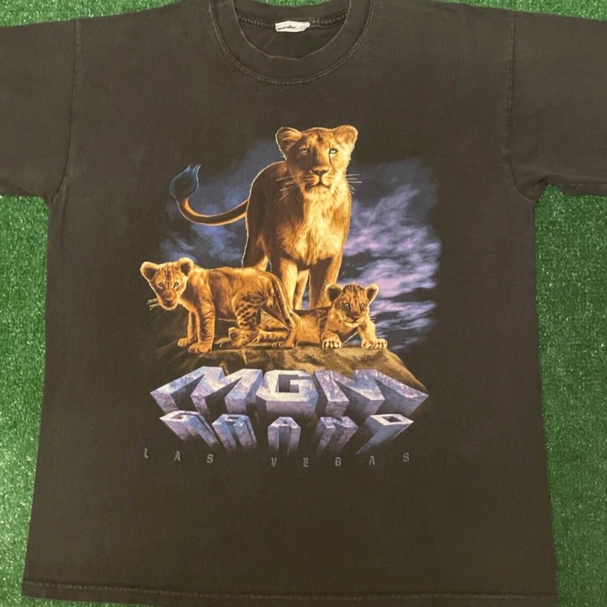 Vintage VINTAGE MGM Grand Las Vegas Lions Graphic Shirt Mens Size M Black 90s VTG Lions MGM Grand 90s Shirt Mens Size US M / EU 48-50 / 2 - 3 Thumbnail