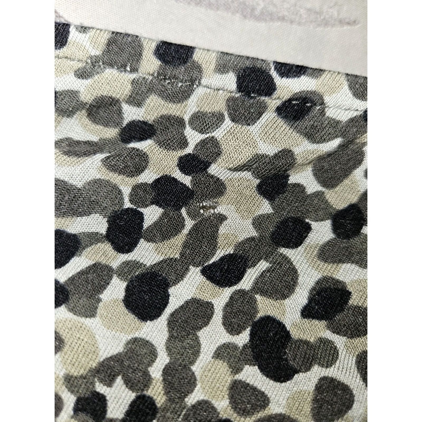 Michael Kors VINTAGE Michael Kors Top Women's L Sleeveless Camo Cheetah Stretch Scoop Neck Preppy Size L / US 10 / IT 46 - 8 Thumbnail