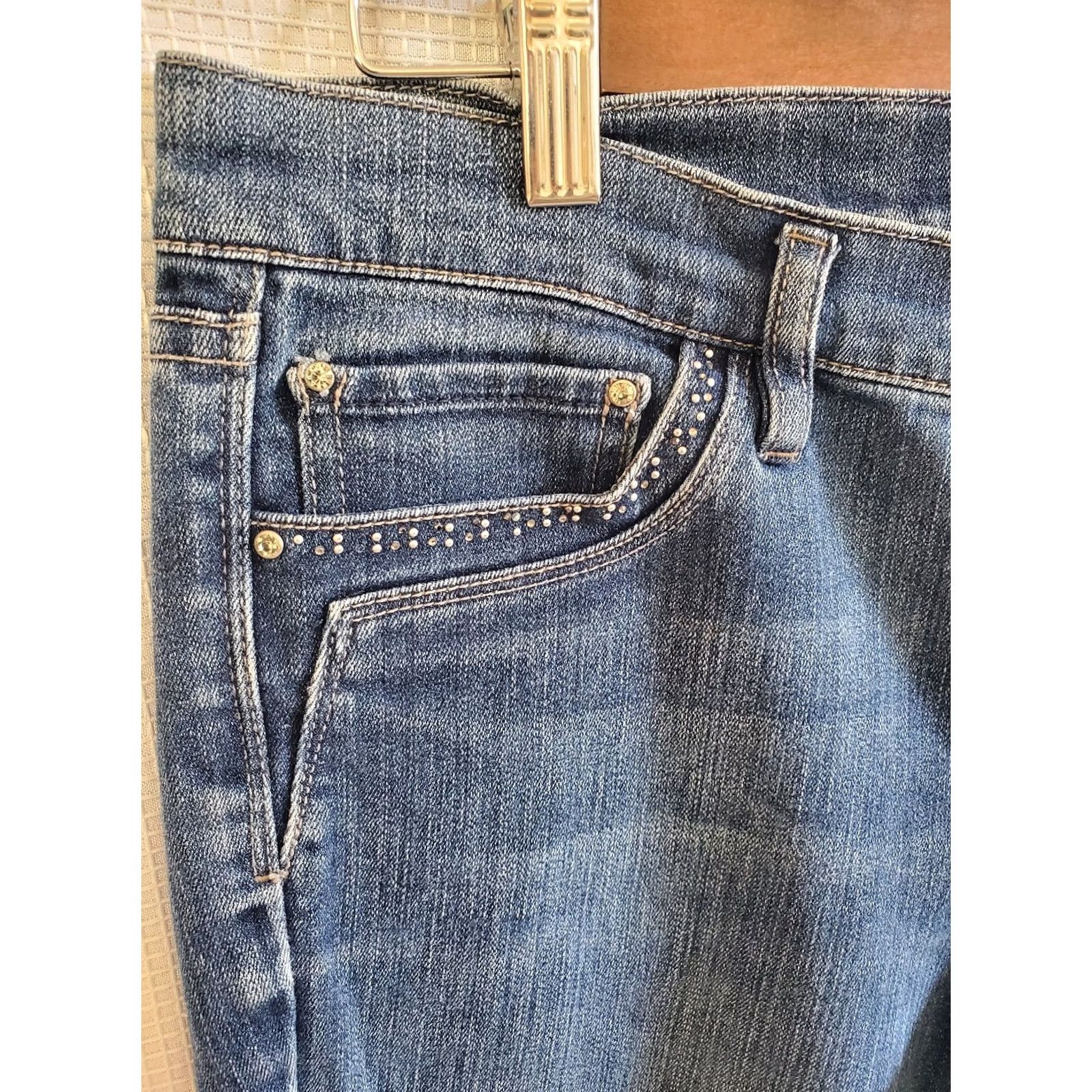 White House Black Market White House Black Market Noir Flare leg jeans rhinestone Pockets 8R Womens Size 30" / US 8 / IT 44 - 3 Thumbnail