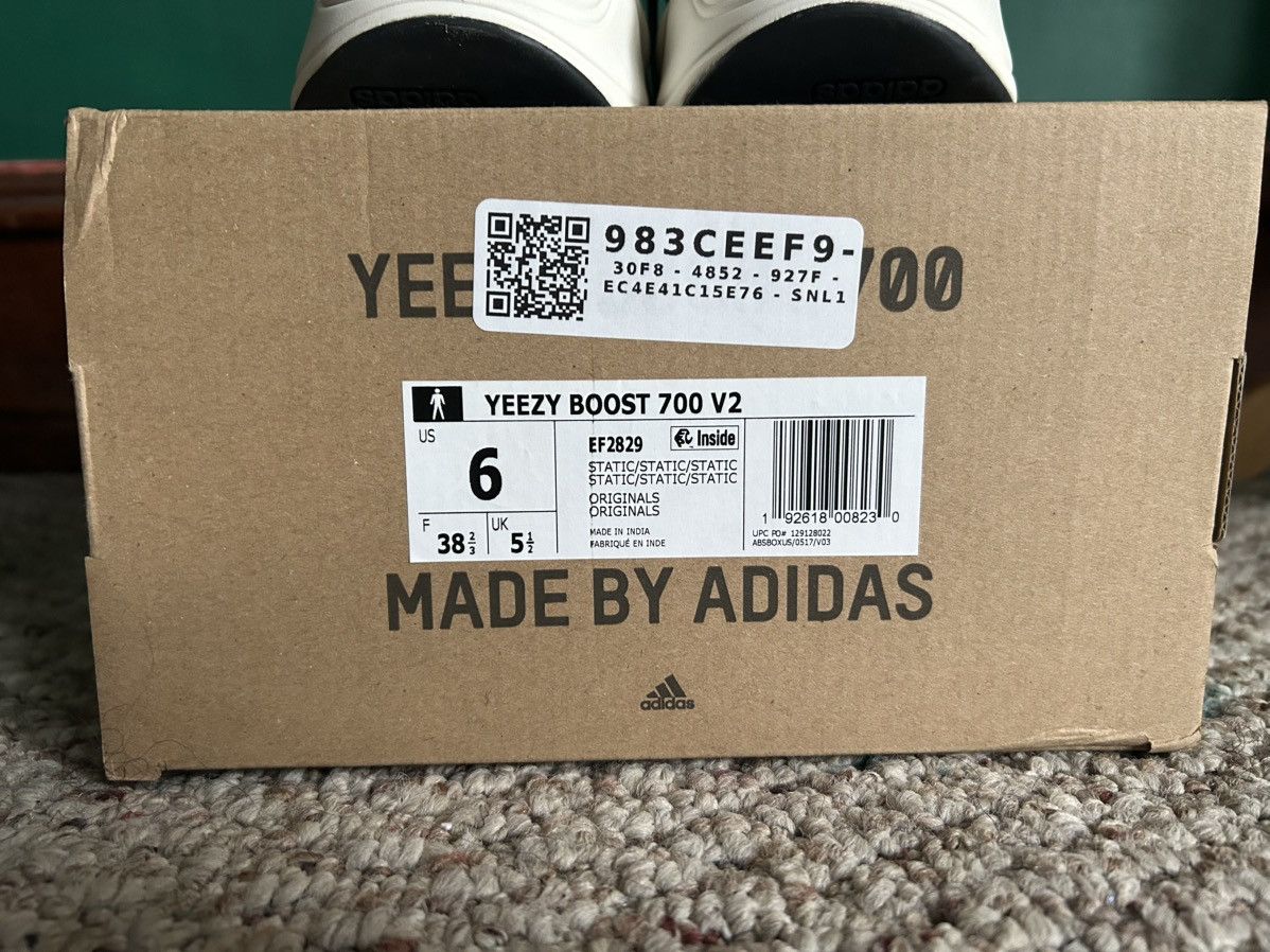 Adidas × Yeezy Yeezy Boost 700 V2 - STATIC Size US 6 / EU 39 - 7 Thumbnail