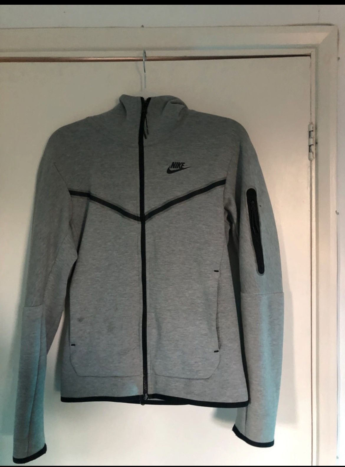 Nike Nike Grey tech fleece size xs/ extra small, great condition Size US XS / EU 42 / 0 - 1 Thumbnail