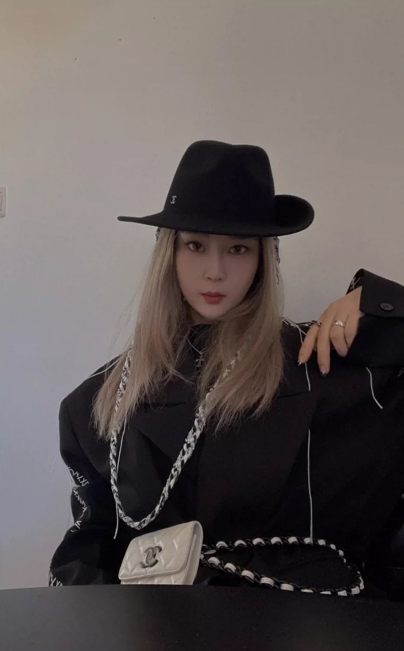 Chanel Chanel Size M Black irregular hat 2504-Nextarrow Size ONE SIZE - 8 Thumbnail