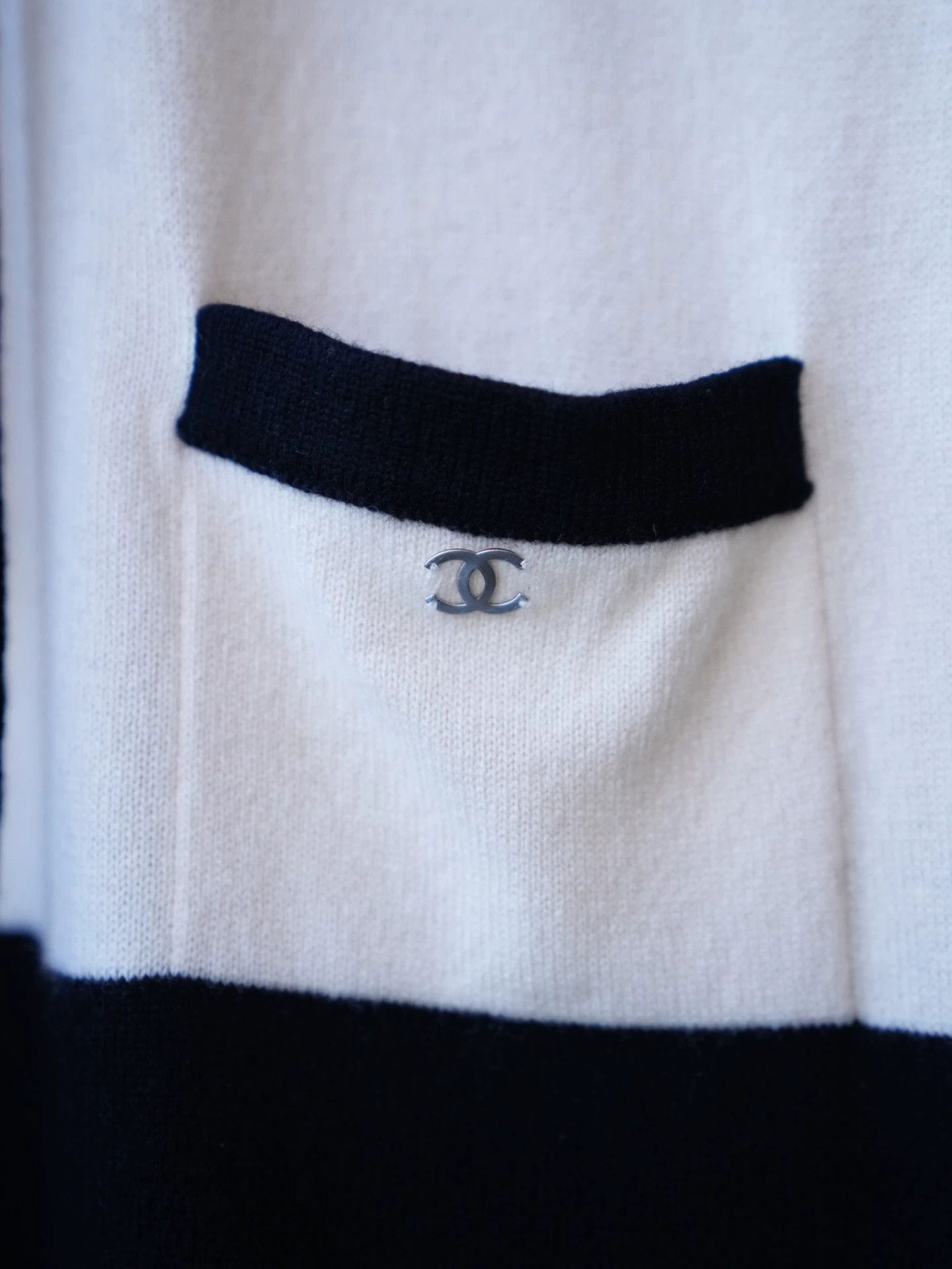 Chanel Chanel Black & White Bow Cashmere Vest Dress FR36 S Size XS / US 0-2 / IT 36-38 - 4 Thumbnail