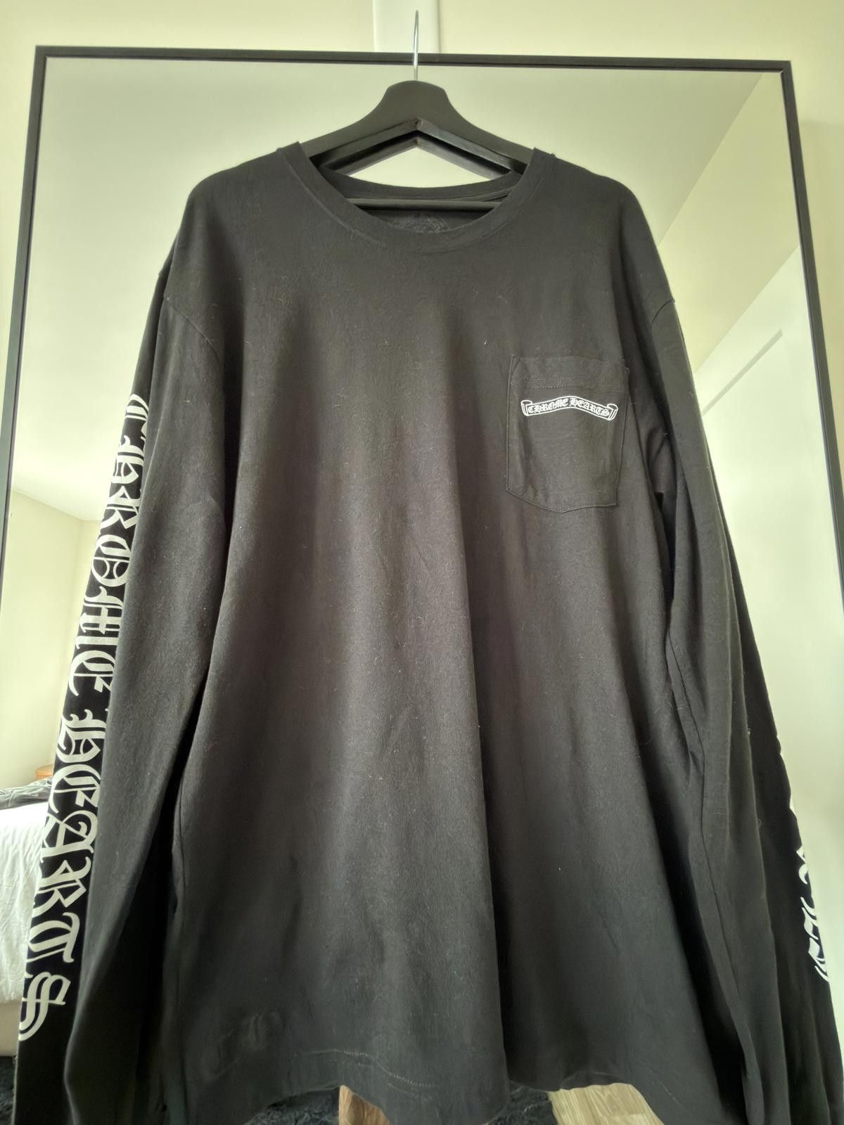 Chrome Hearts Chrome Hearts Scroll Logo L/S Pocket T-shirt Black Size US XL / EU 56 / 4 - 1 Thumbnail