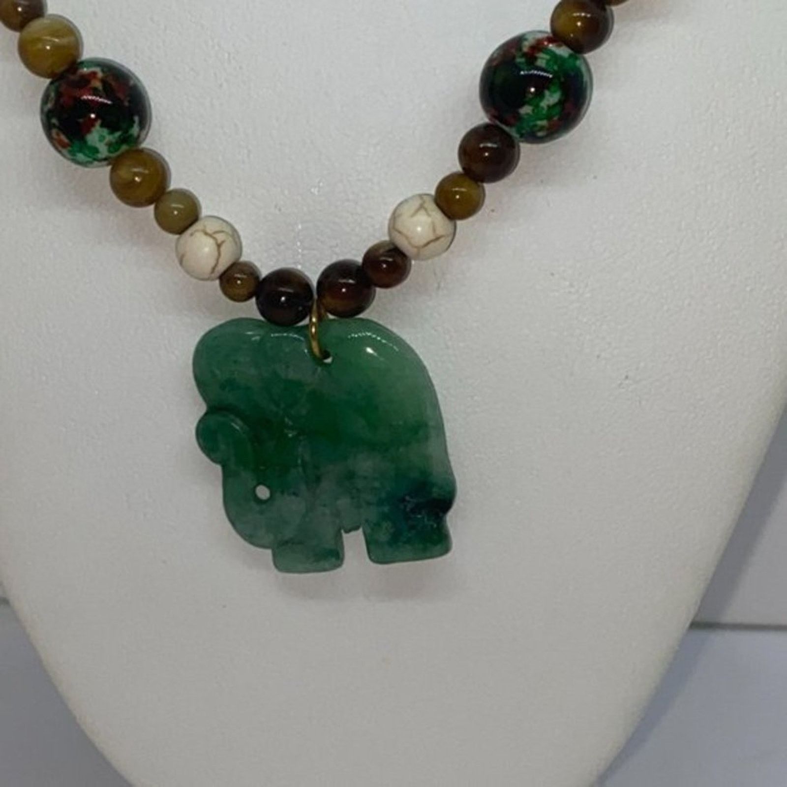 Handmade Handmade Beaded Brown & Green Elephant Necklace Size ONE SIZE - 2 Thumbnail