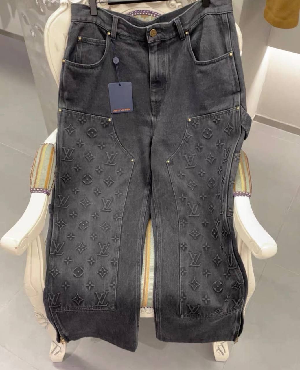 Louis Vuitton Louis Vuitton distressed jeans Size US 33 - 1 Thumbnail
