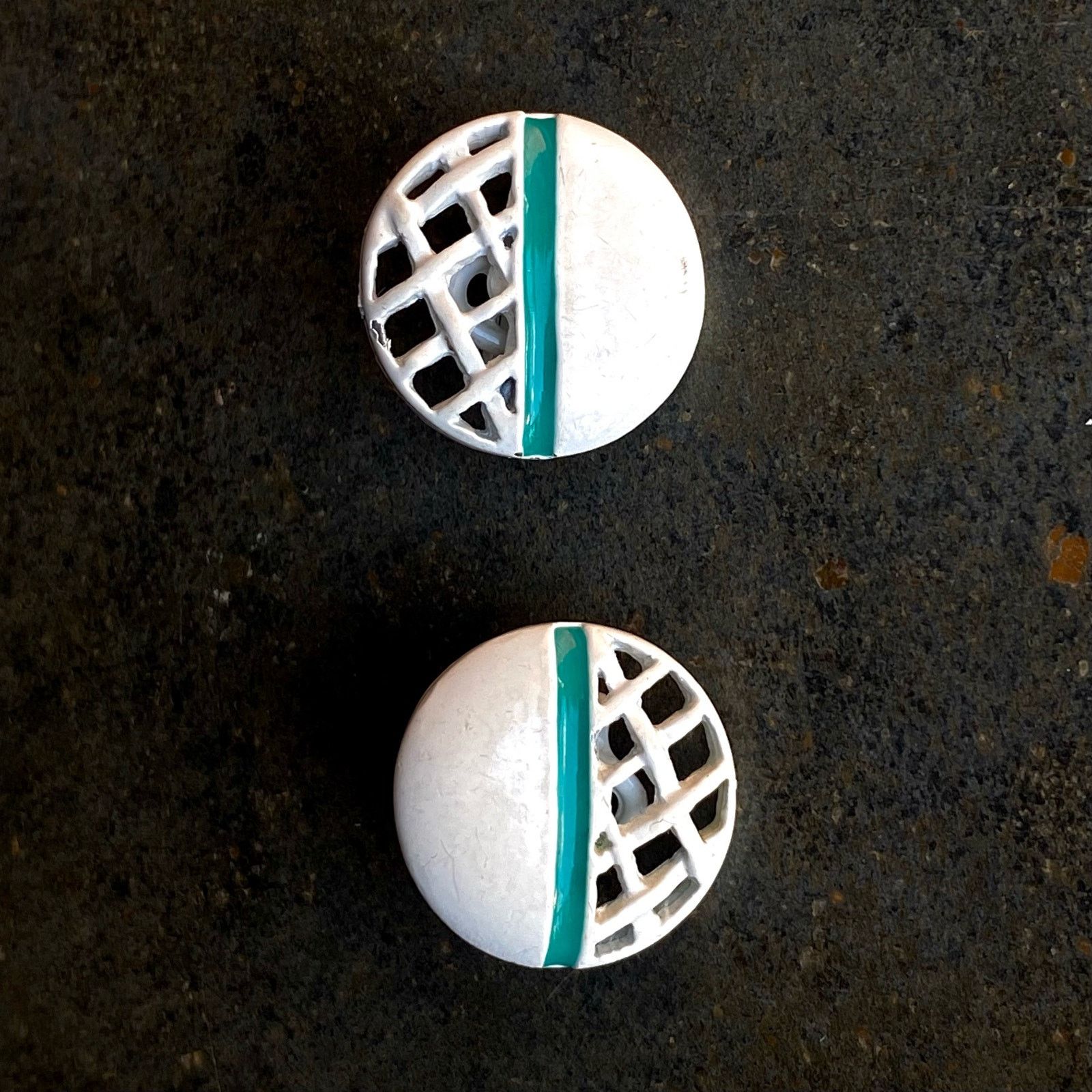 Vintage Vtg 80s 90s White Green Round Crosshatch Clip-on Earrings Size ONE SIZE - 1 Thumbnail